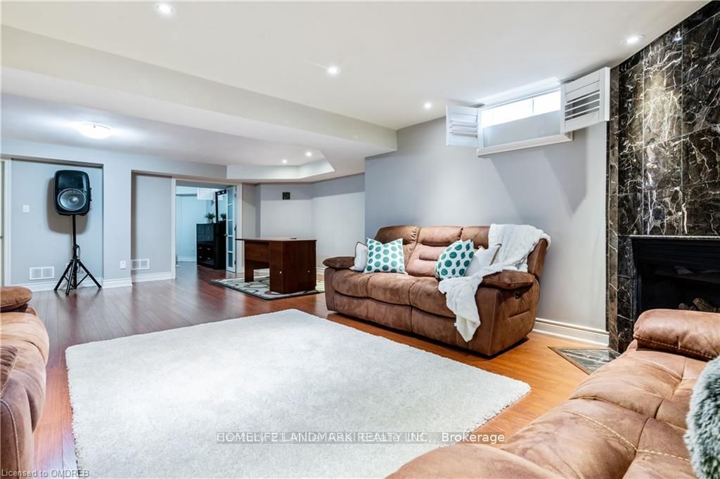 2384 Parkglen Avenue, Oakville, ON L6M 4Y5 photo 4