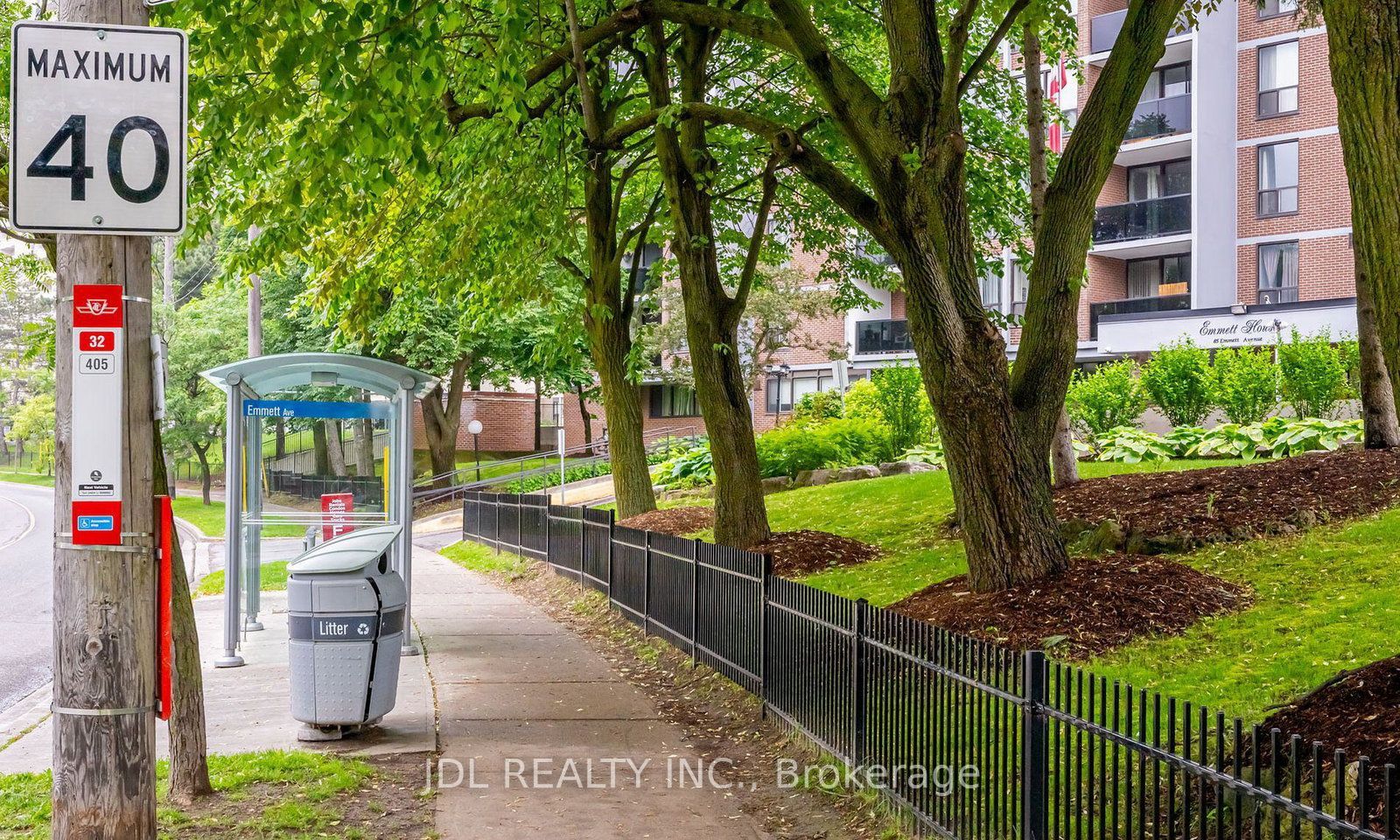85 Emmett Avenue 1807, Toronto, ON M6M 2E6 photo 3