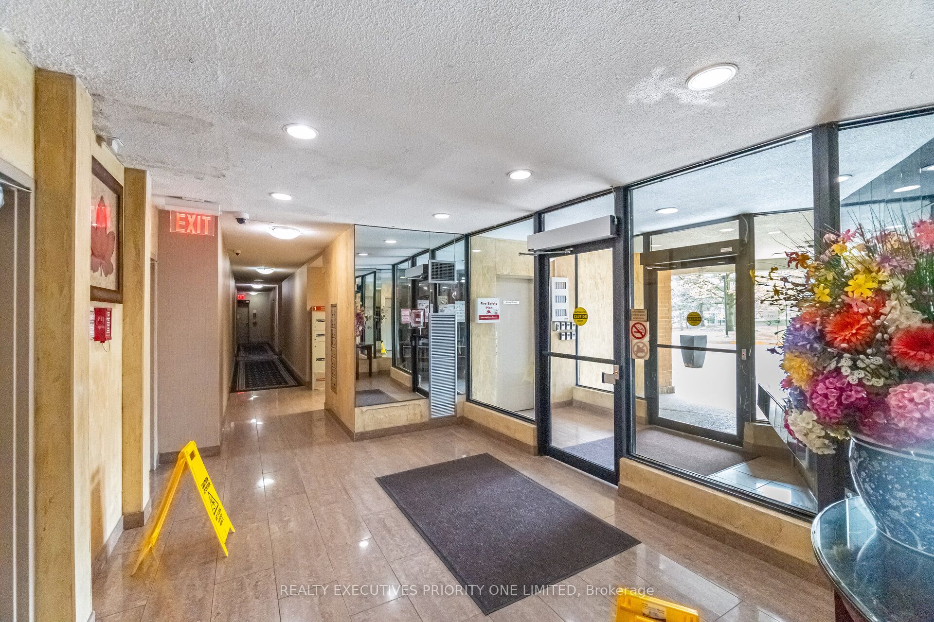 10 Martha Eaton Way 1013, Toronto, ON M6M 5B3 photo 4
