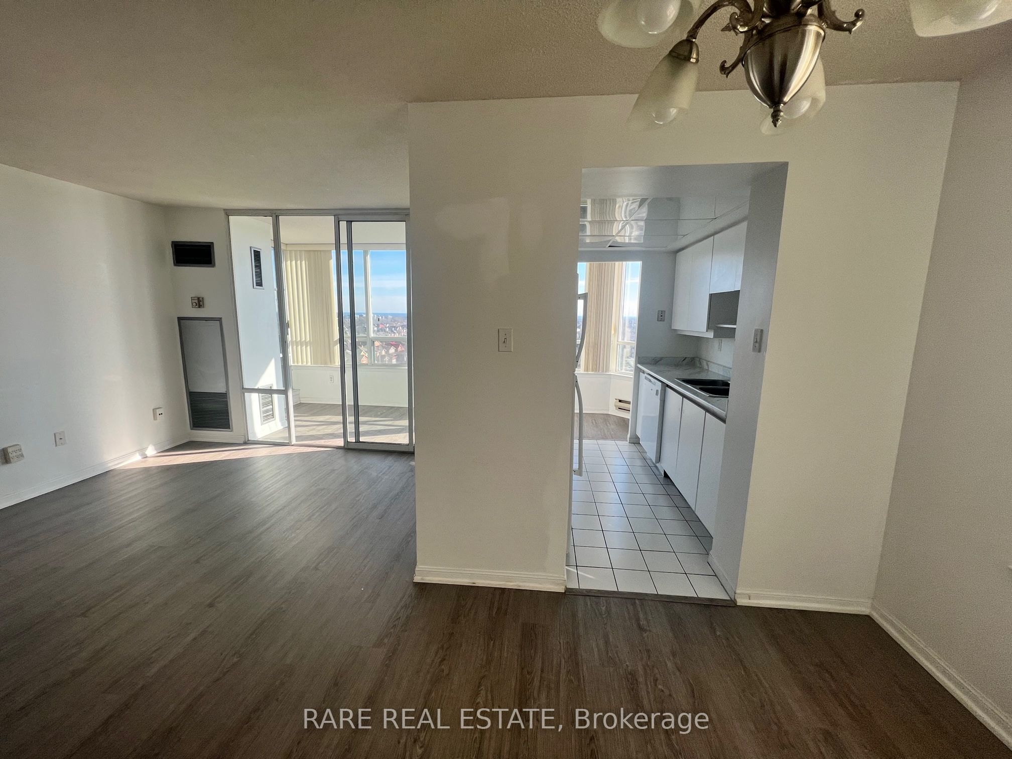 550 Webb Drive 905, Mississauga, ON L5B 3Y4 photo 2