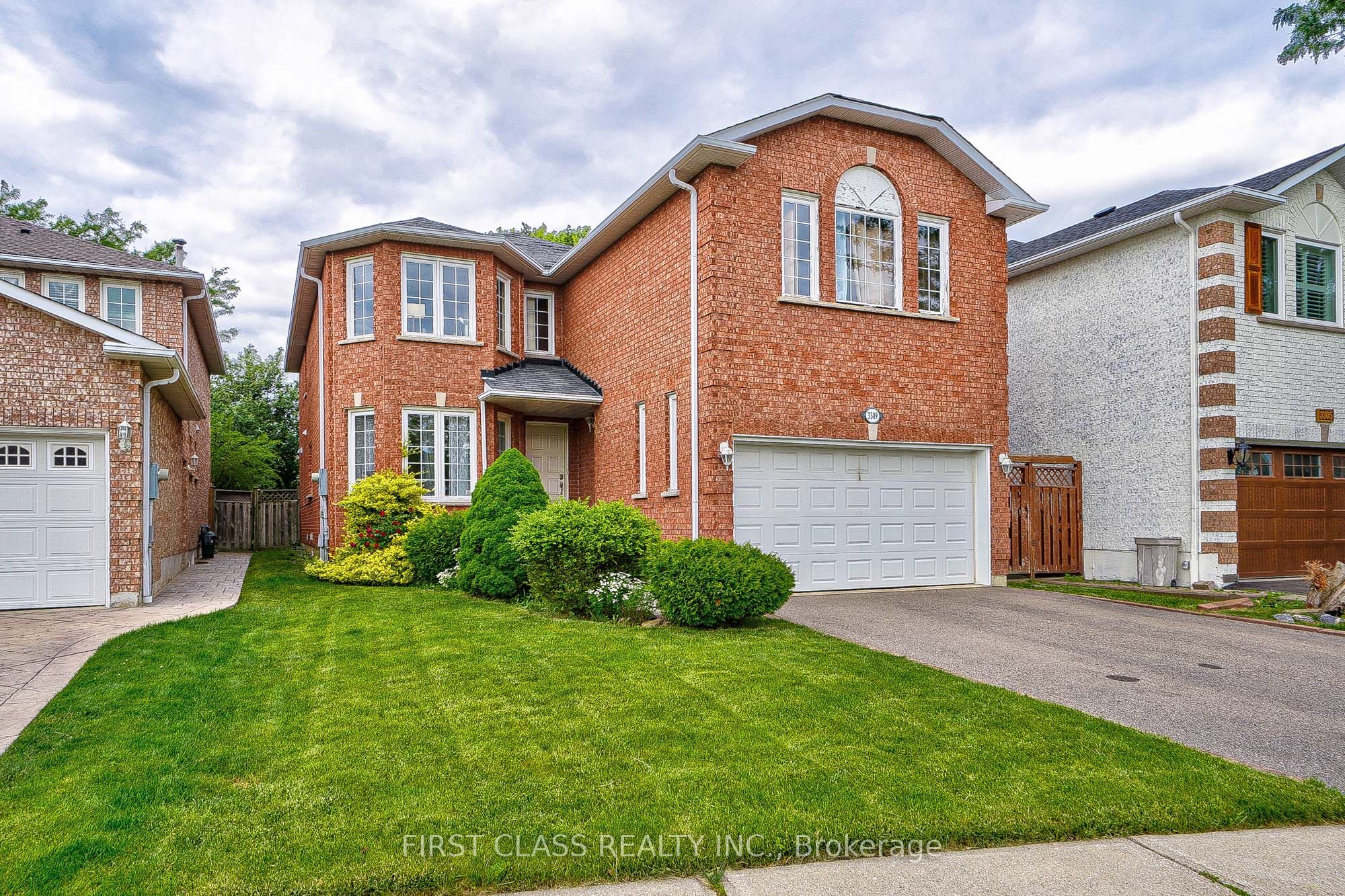3309 Loyalist Drive, Mississauga, ON L5L 5T7 photo 2