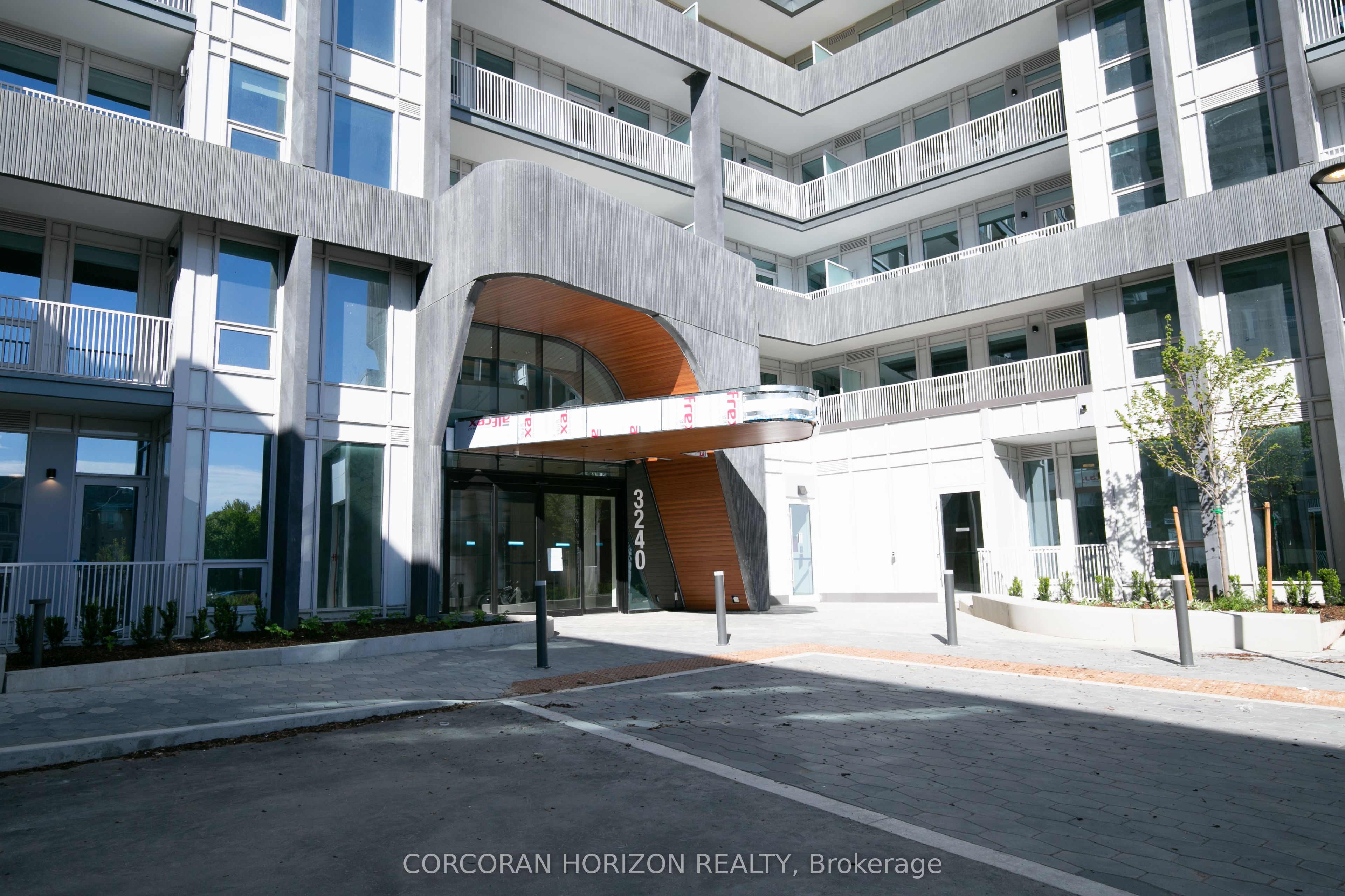 3240 William Coltson Avenue 727, Oakville, ON L6H 8C8 photo 3