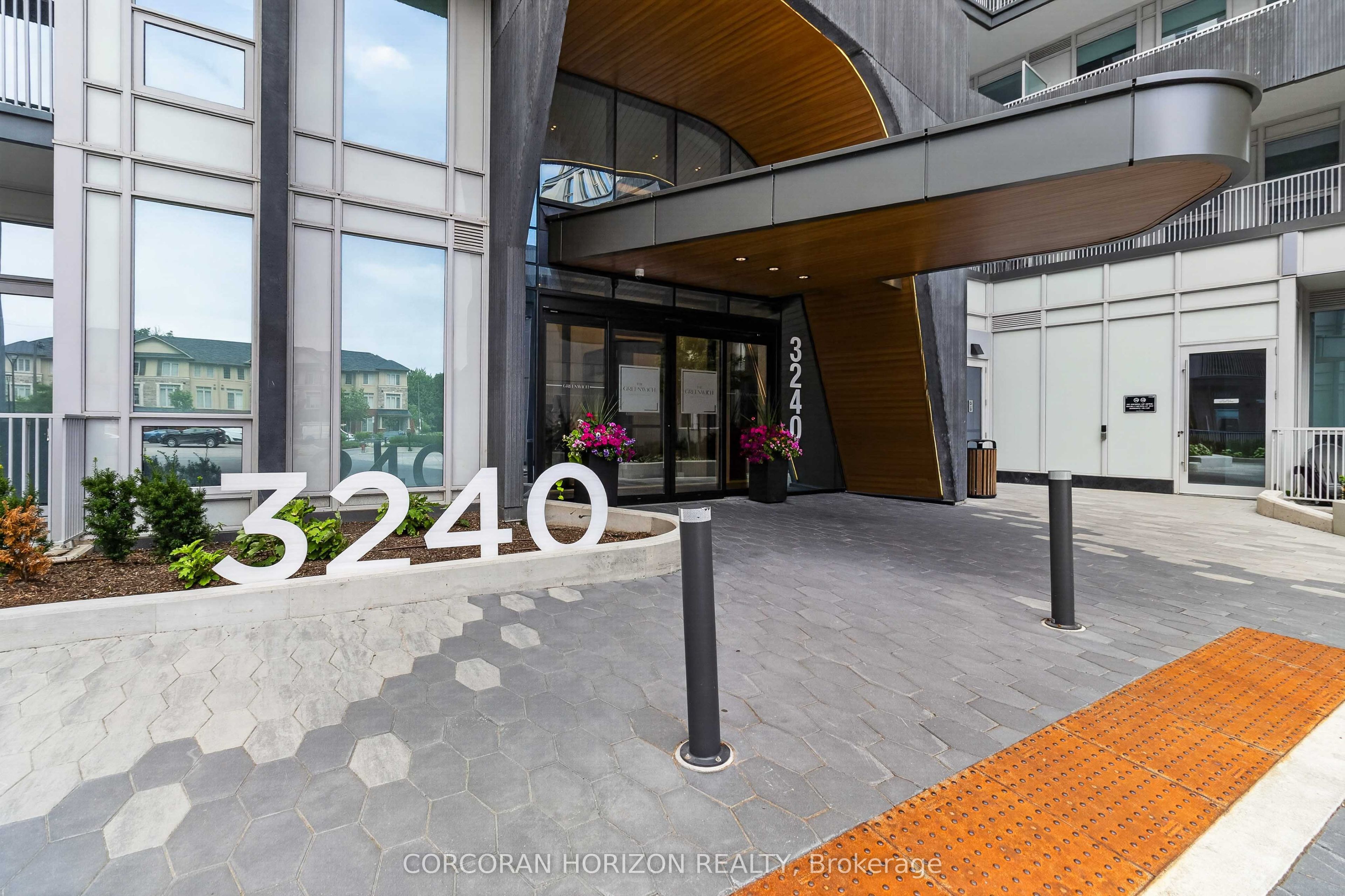 3240 William Coltson Avenue 727, Oakville, ON L6H 8C8 photo 4