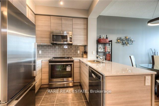 55 Eglinton Avenue W 801, Mississauga, ON L5R 0E4 photo 2