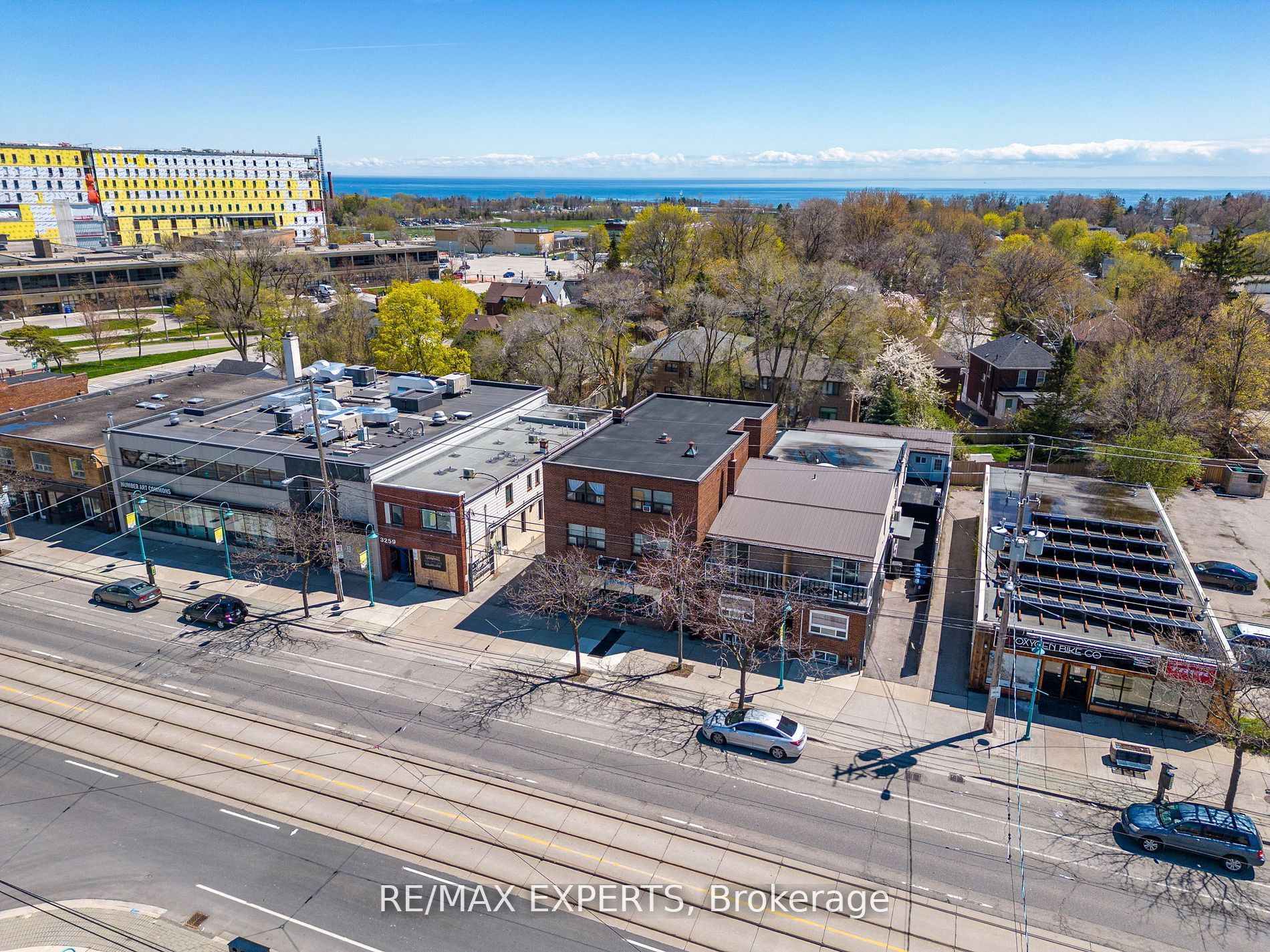 3261A Lakeshore Boulevard W 101, Toronto, ON L4L 9A6 photo 2