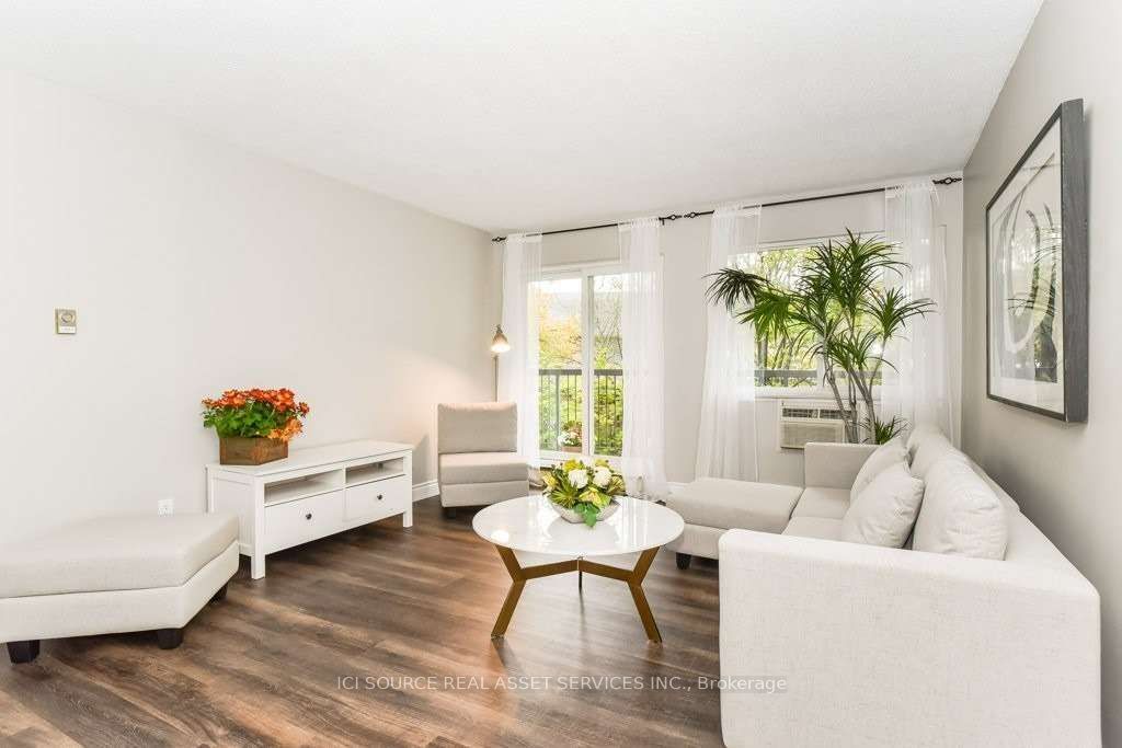 1450 Glen Abbey Gate 824, Oakville, ON L6M 2V7 photo 2