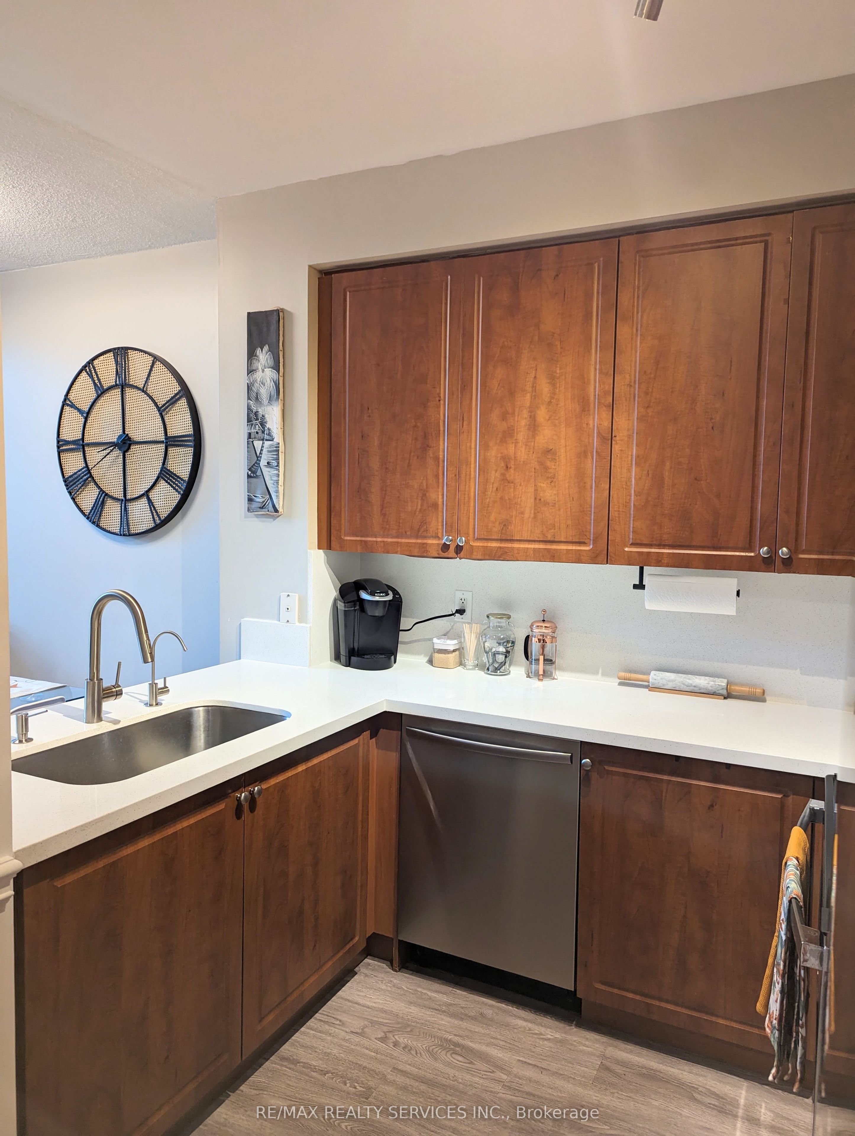 220 Burnhamthorpe Road W 711, Mississauga, ON L5B 4N4 photo 5