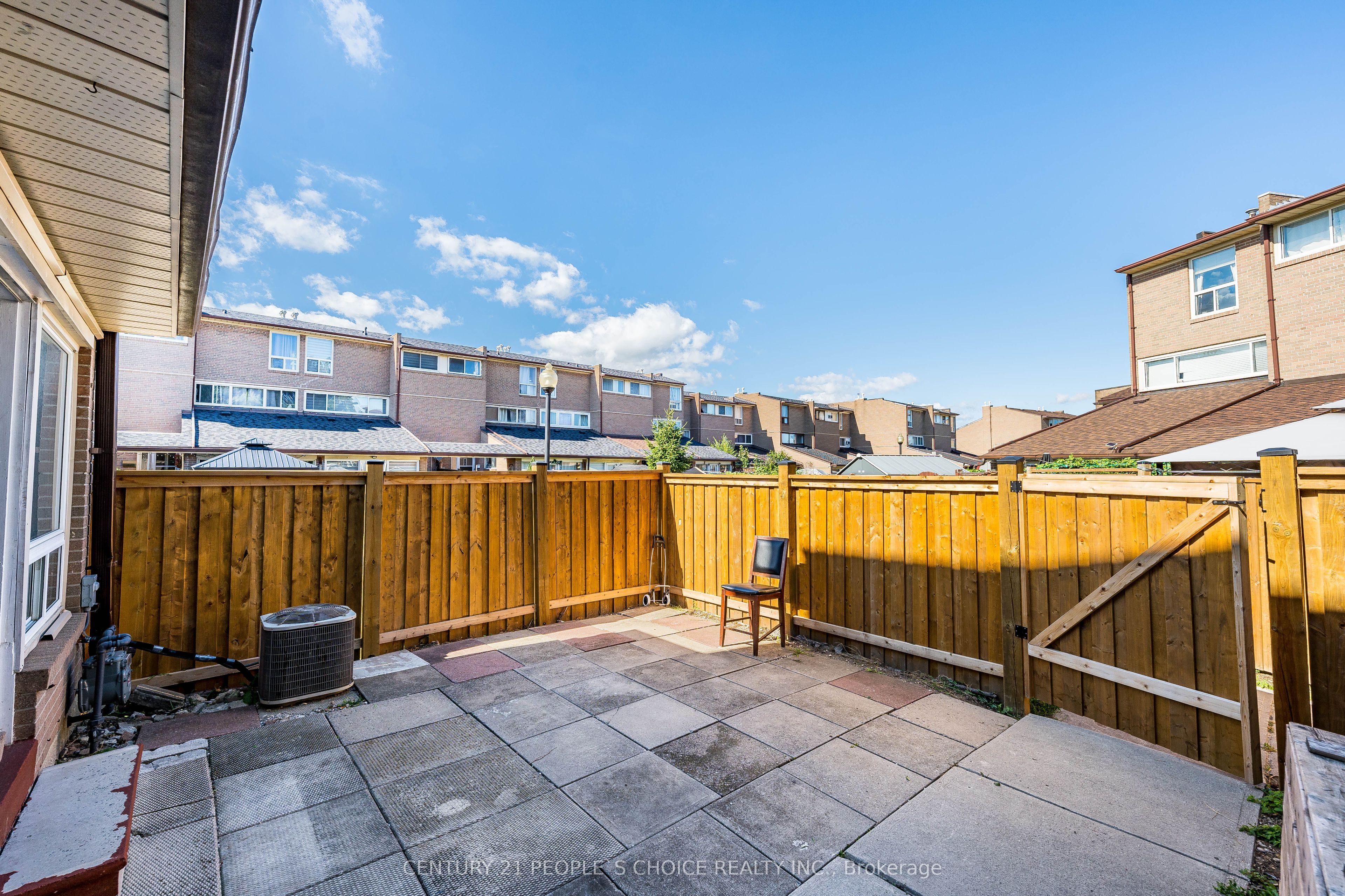 242 John Garland Boulevard 2, Toronto, ON M9V 1N8 photo 3