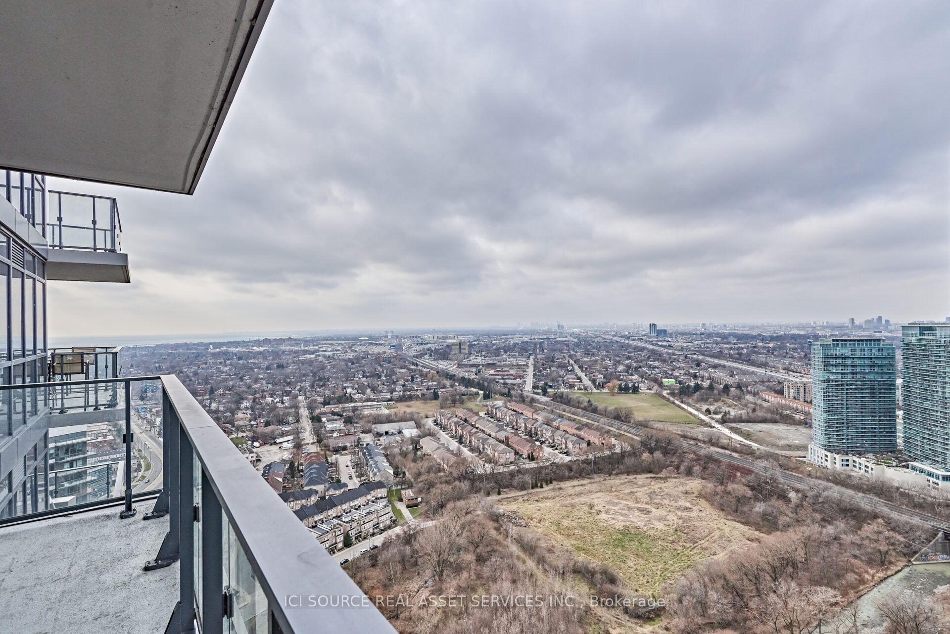2220 Lakeshore Boulevard W 3803, Toronto, ON M8V 0C1