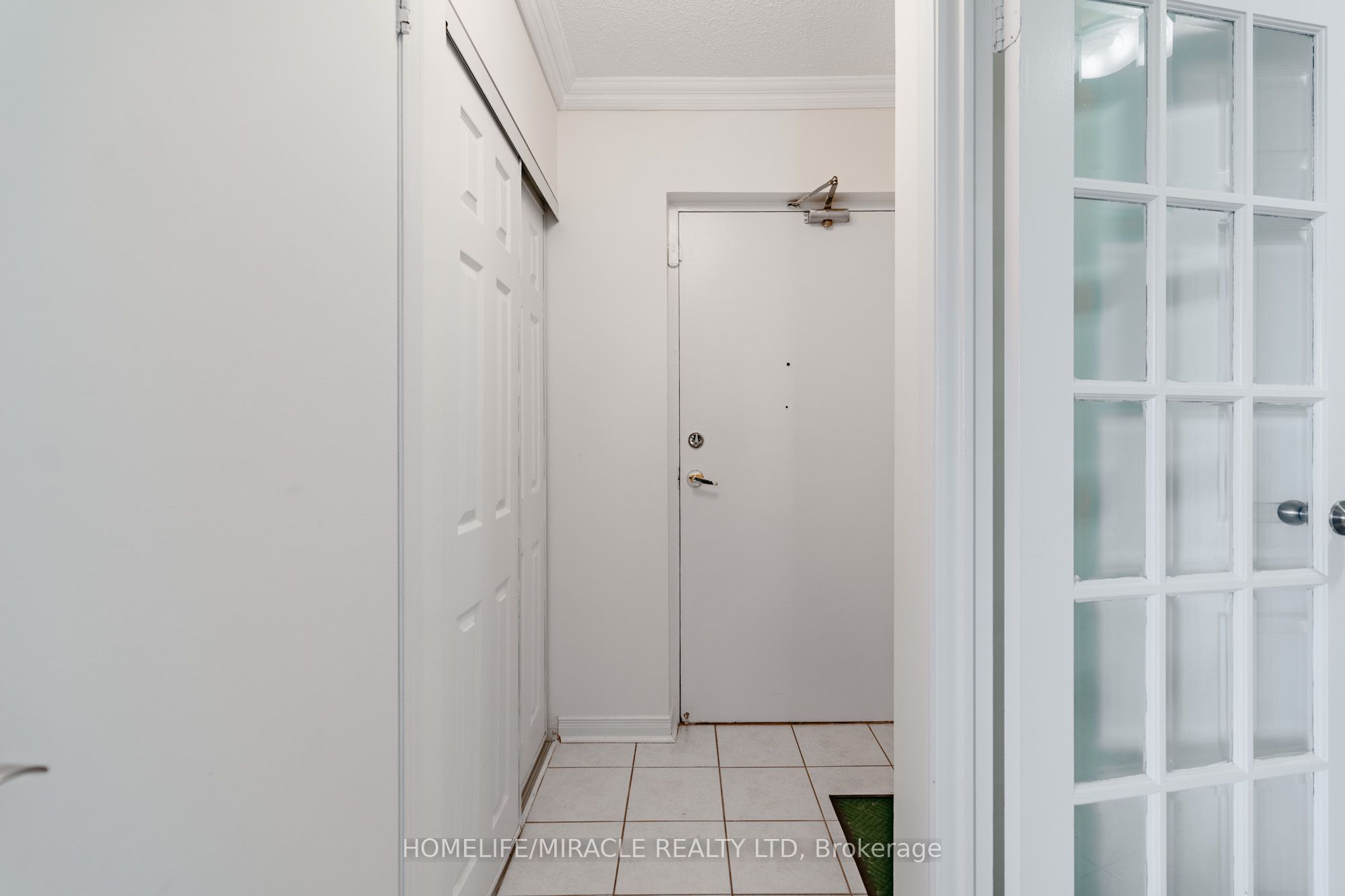 3025 Queen Frederica Drive 807, Mississauga, ON L4Y 3A1 photo 3