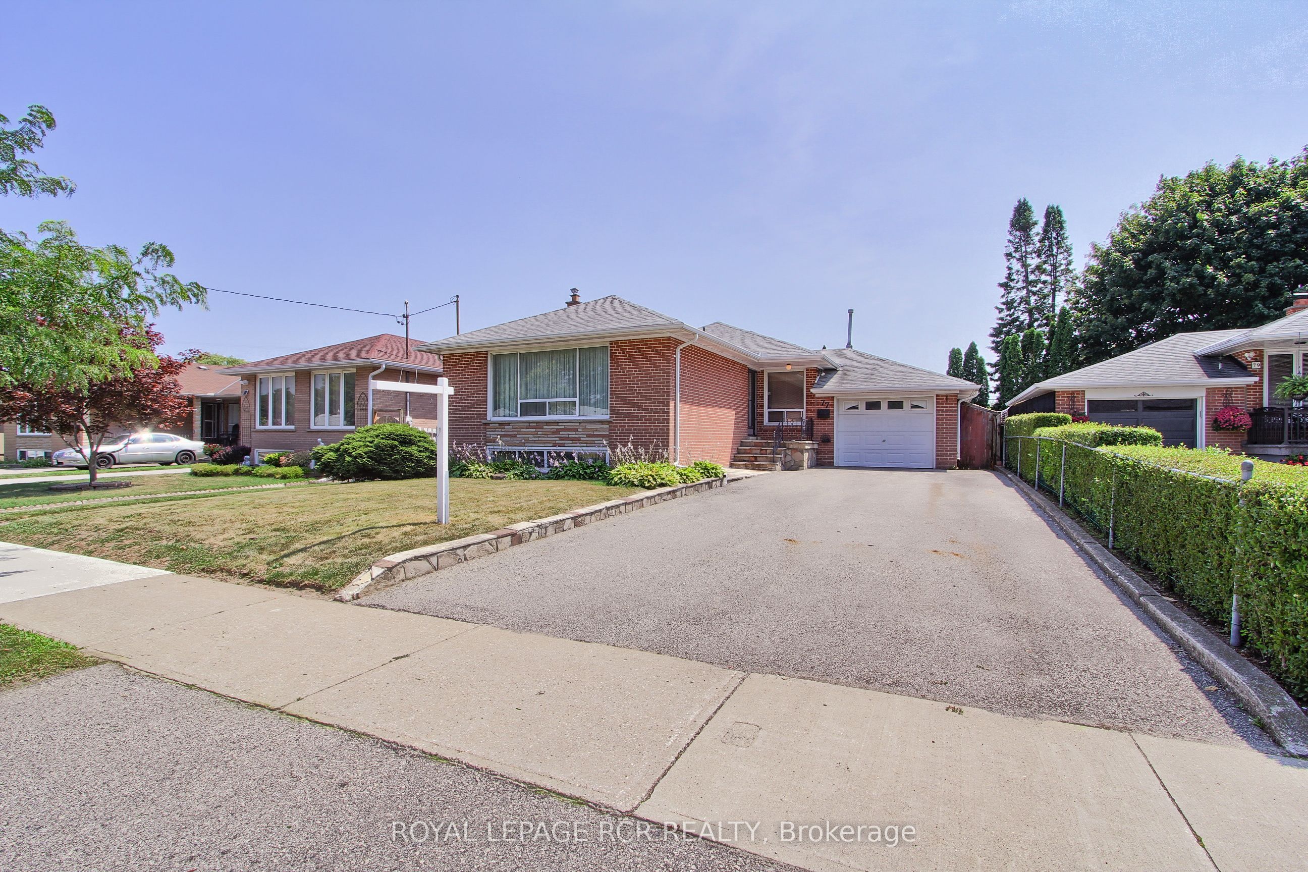 77 Alhart Drive, Toronto, ON M9V 2N1 photo 4