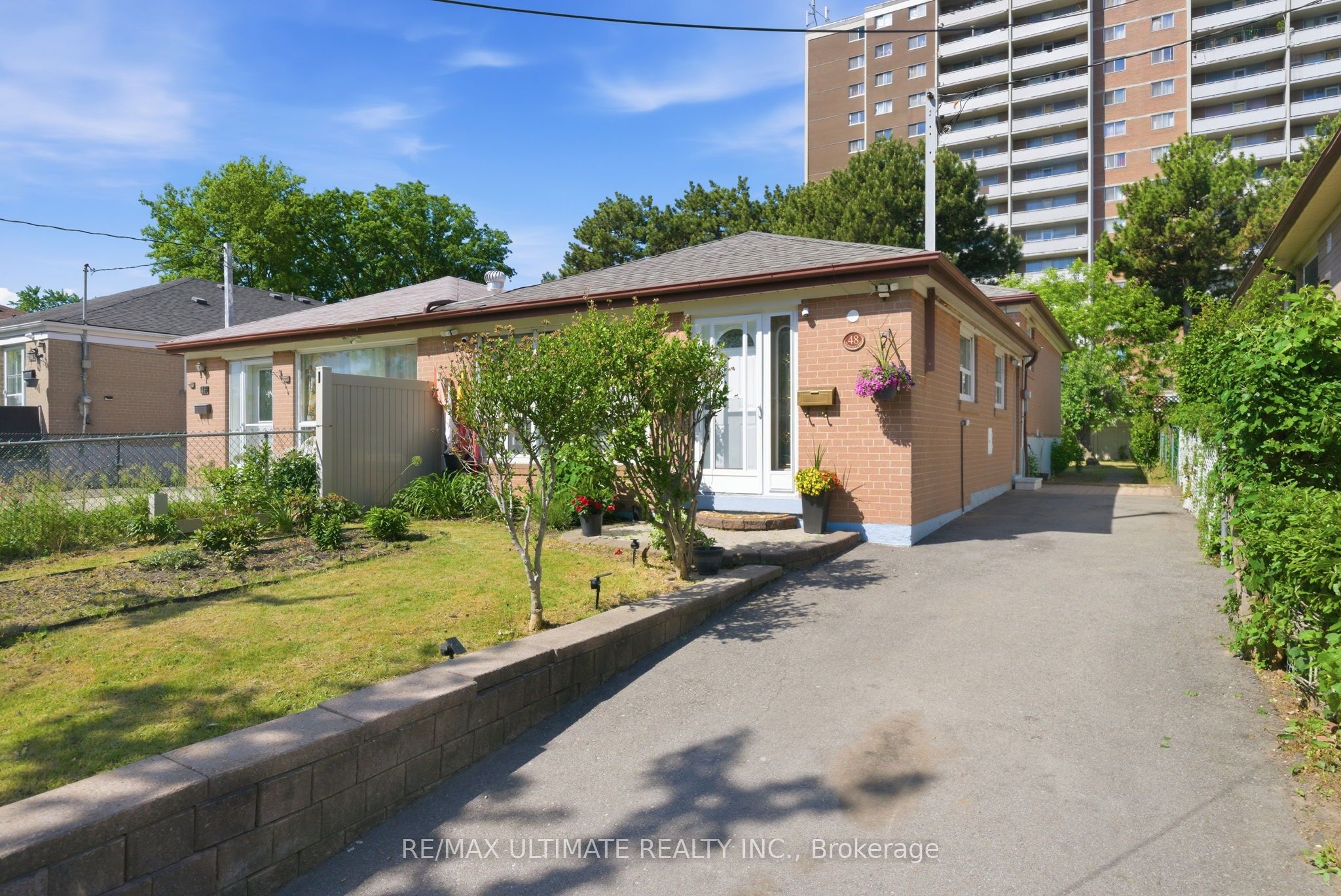 48 Venetian Crescent, Toronto, ON M3N 2L8