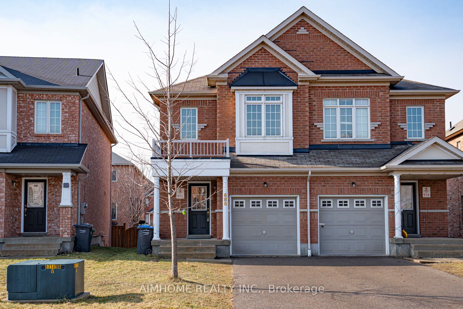 688 Courtney Valley Road, Mississauga, ON L5V 0C3