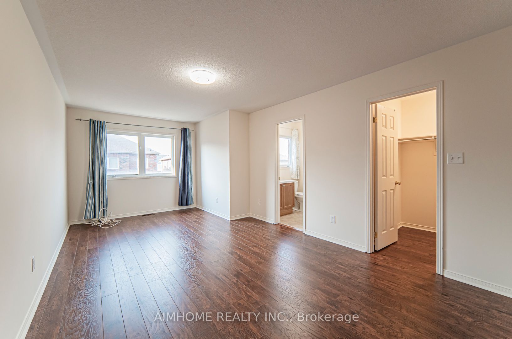 688 Courtney Valley Road, Mississauga, ON L5V 0C3 photo 3