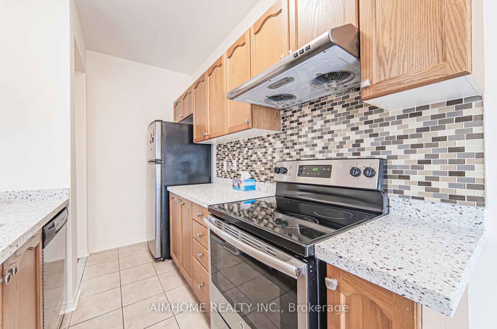 688 Courtney Valley Road, Mississauga, ON L5V 0C3 photo 4