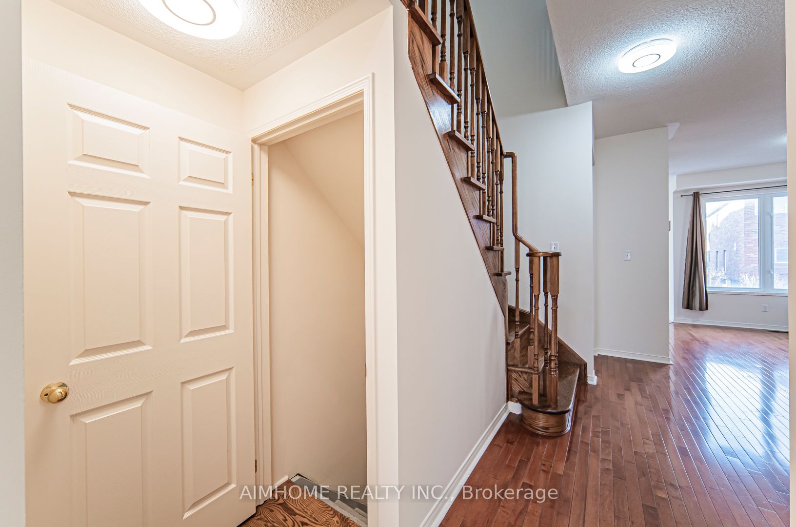 688 Courtney Valley Road, Mississauga, ON L5V 0C3 photo 5