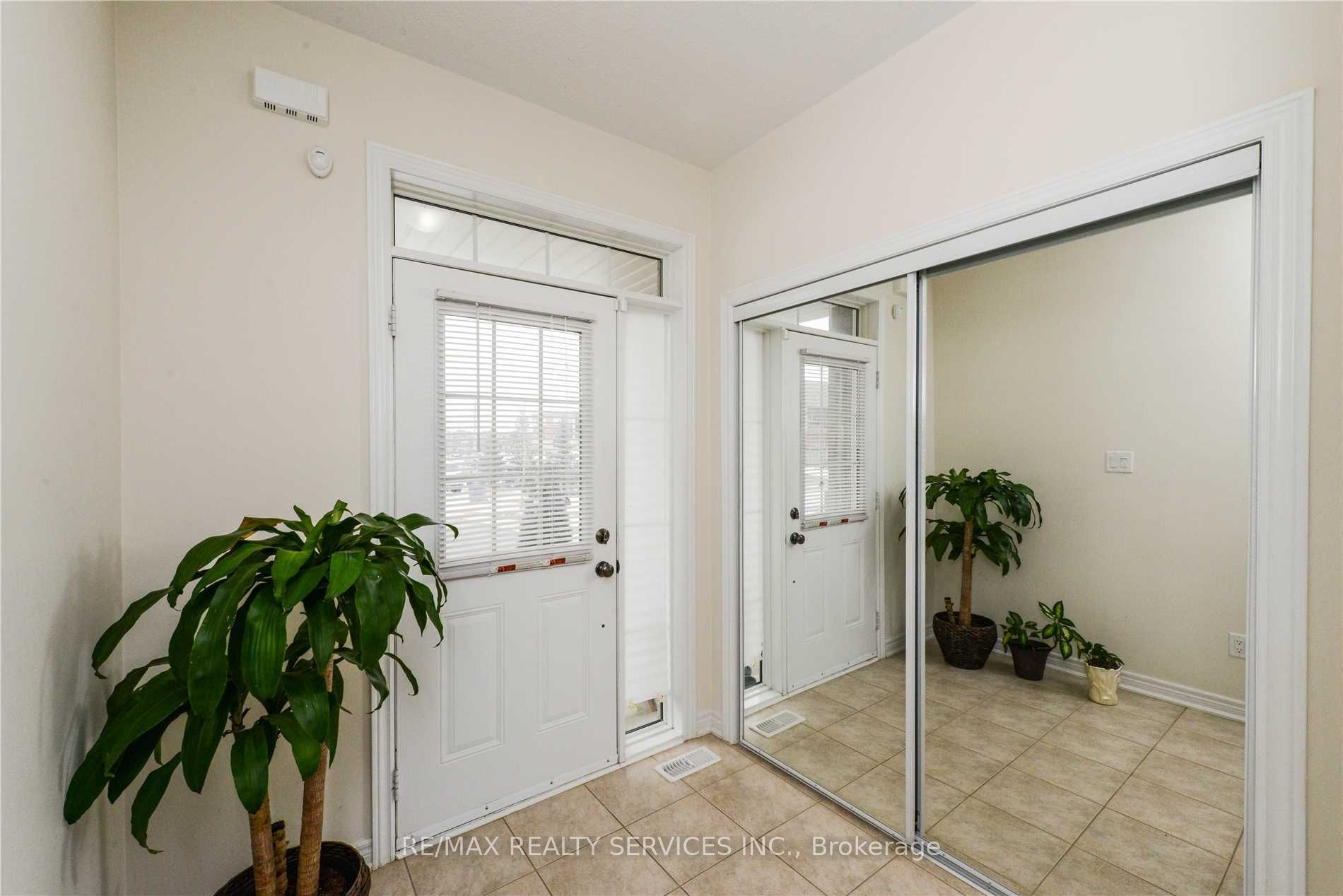 18 Seedland Crescent, Brampton, ON L6R 0Z5 photo 3
