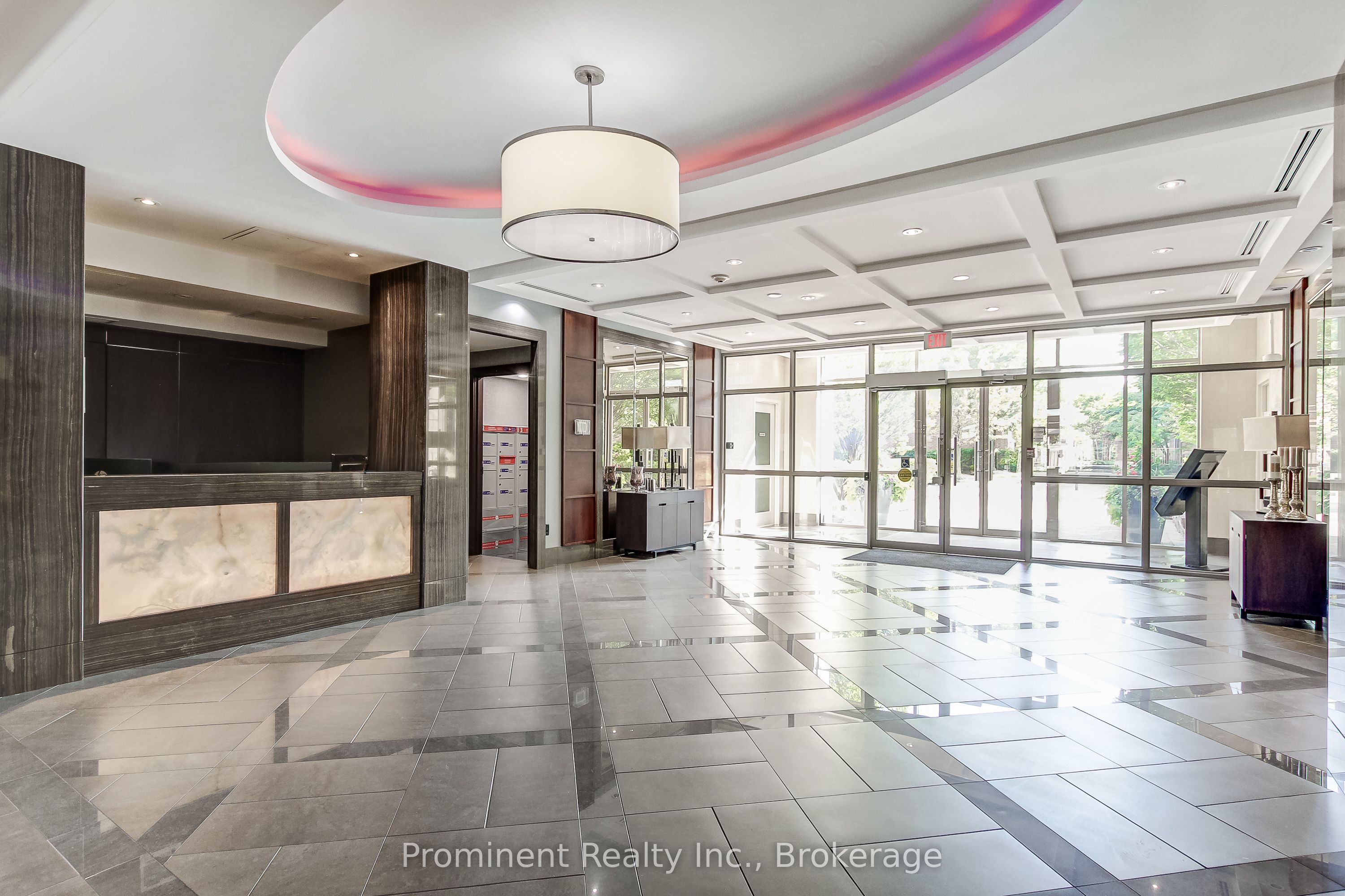 2470 Prince Michael Drive 414, Oakville, ON L6H 0G9 photo 3