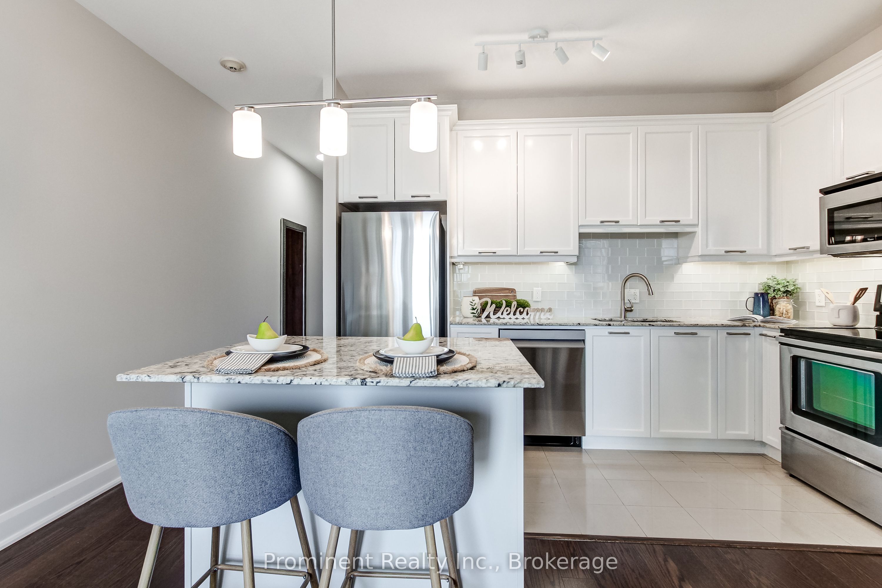 2470 Prince Michael Drive 414, Oakville, ON L6H 0G9 photo 4