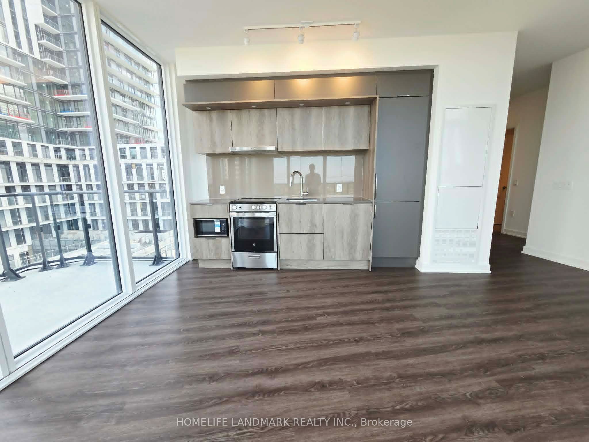 448 Burnhamthorpe Road W 617, Mississauga, ON L5B 0R4 photo 5