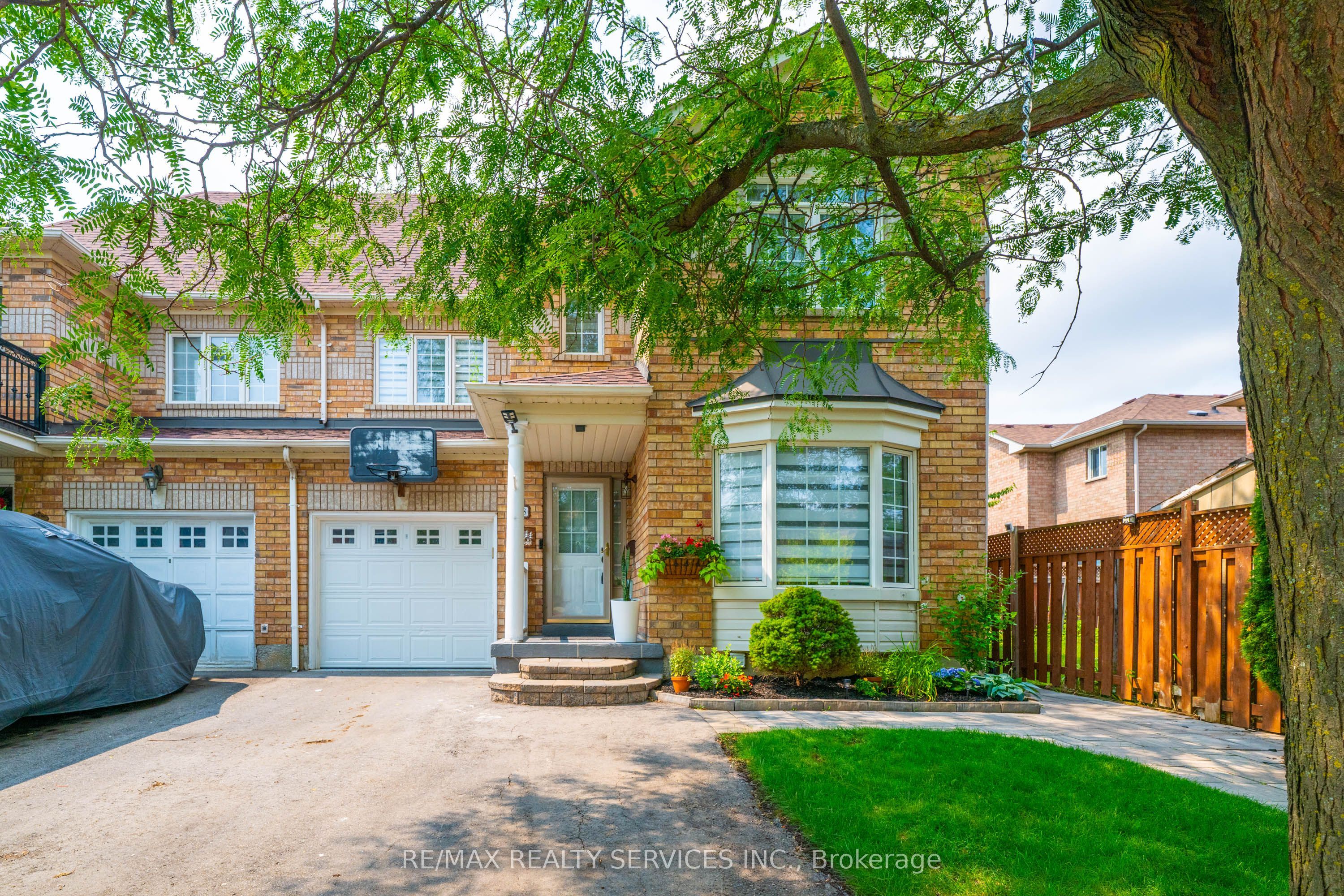 128 Seaside Circle, Brampton, ON L6R 2G9