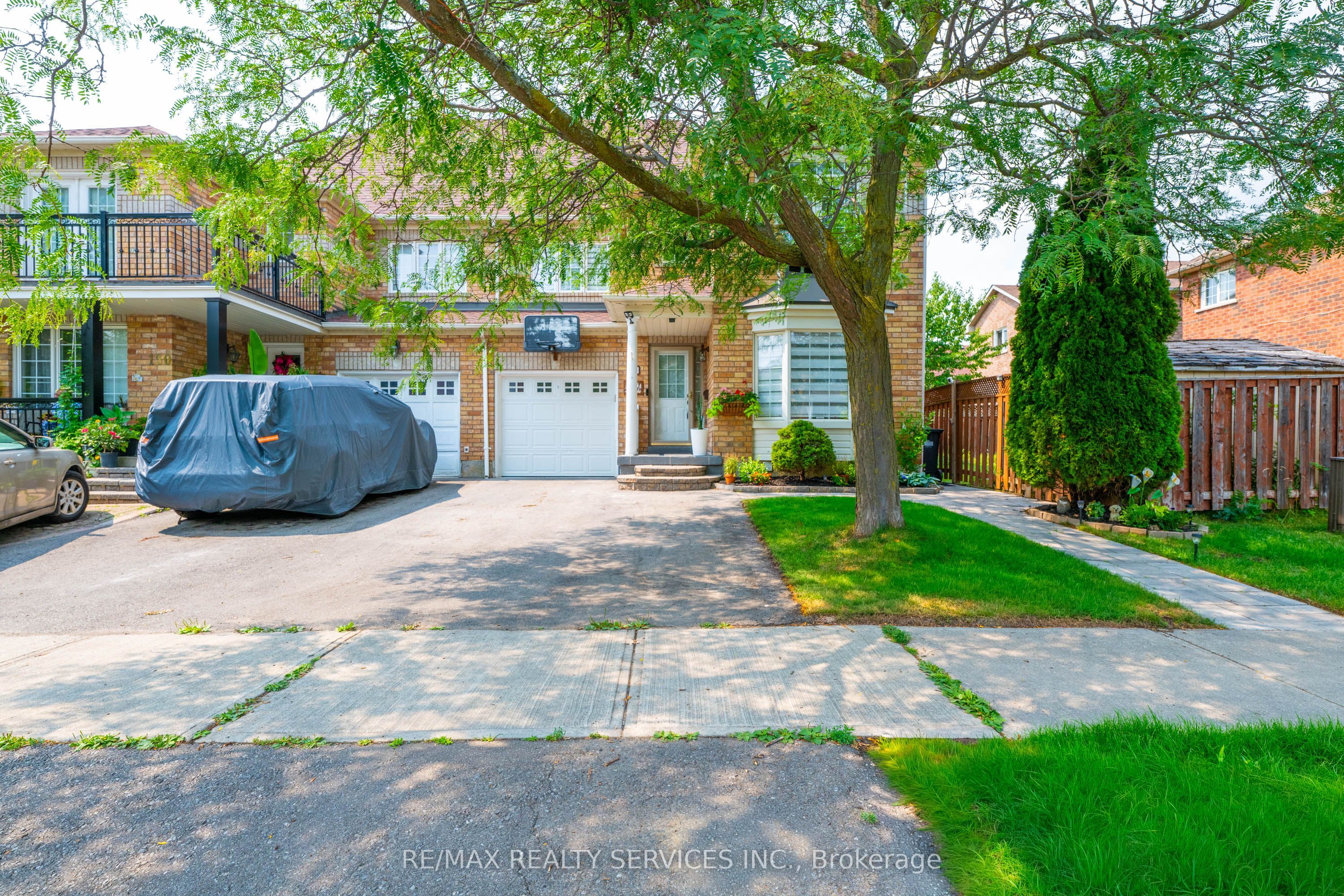 128 Seaside Circle, Brampton, ON L6R 2G9 photo 2