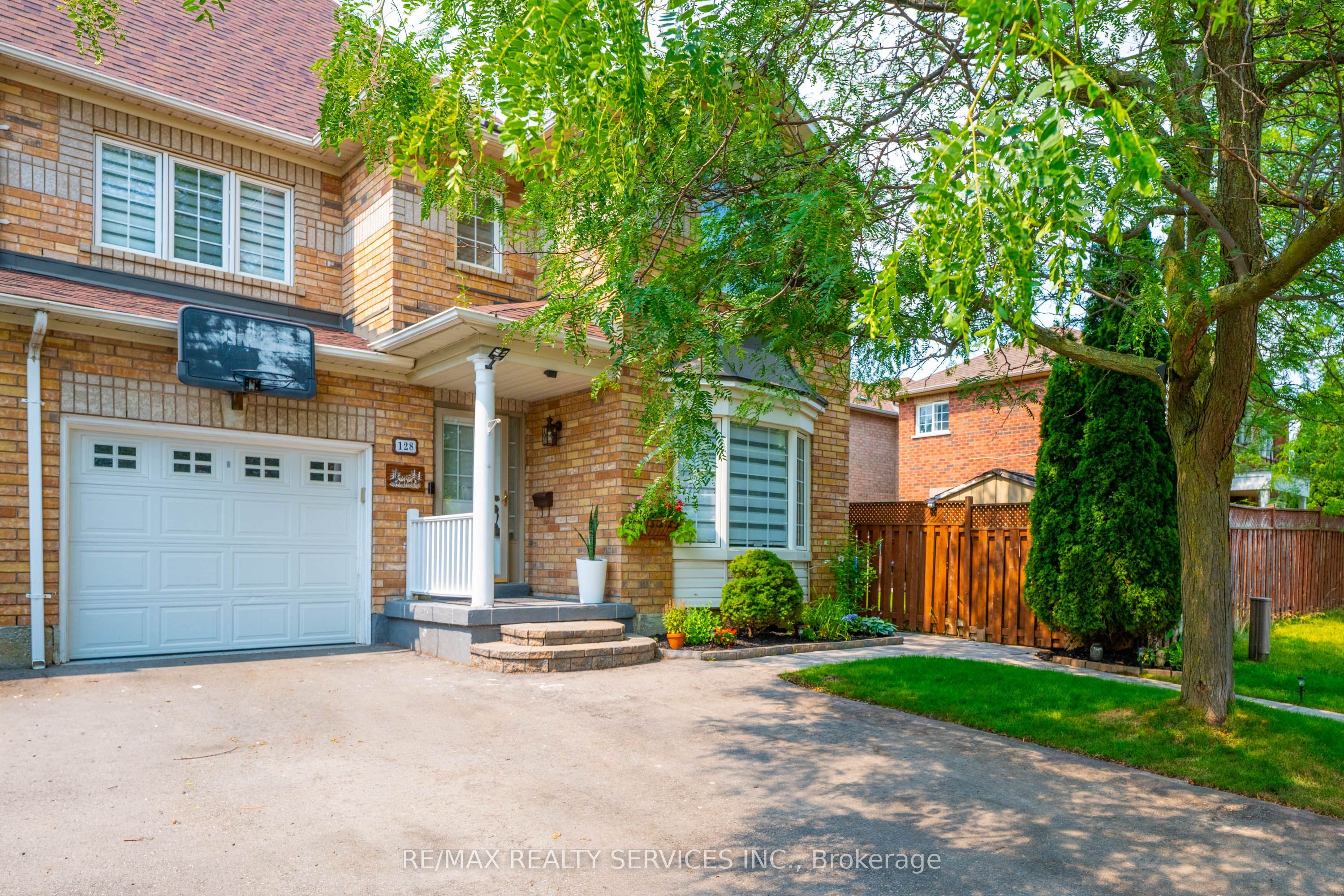 128 Seaside Circle, Brampton, ON L6R 2G9 photo 4