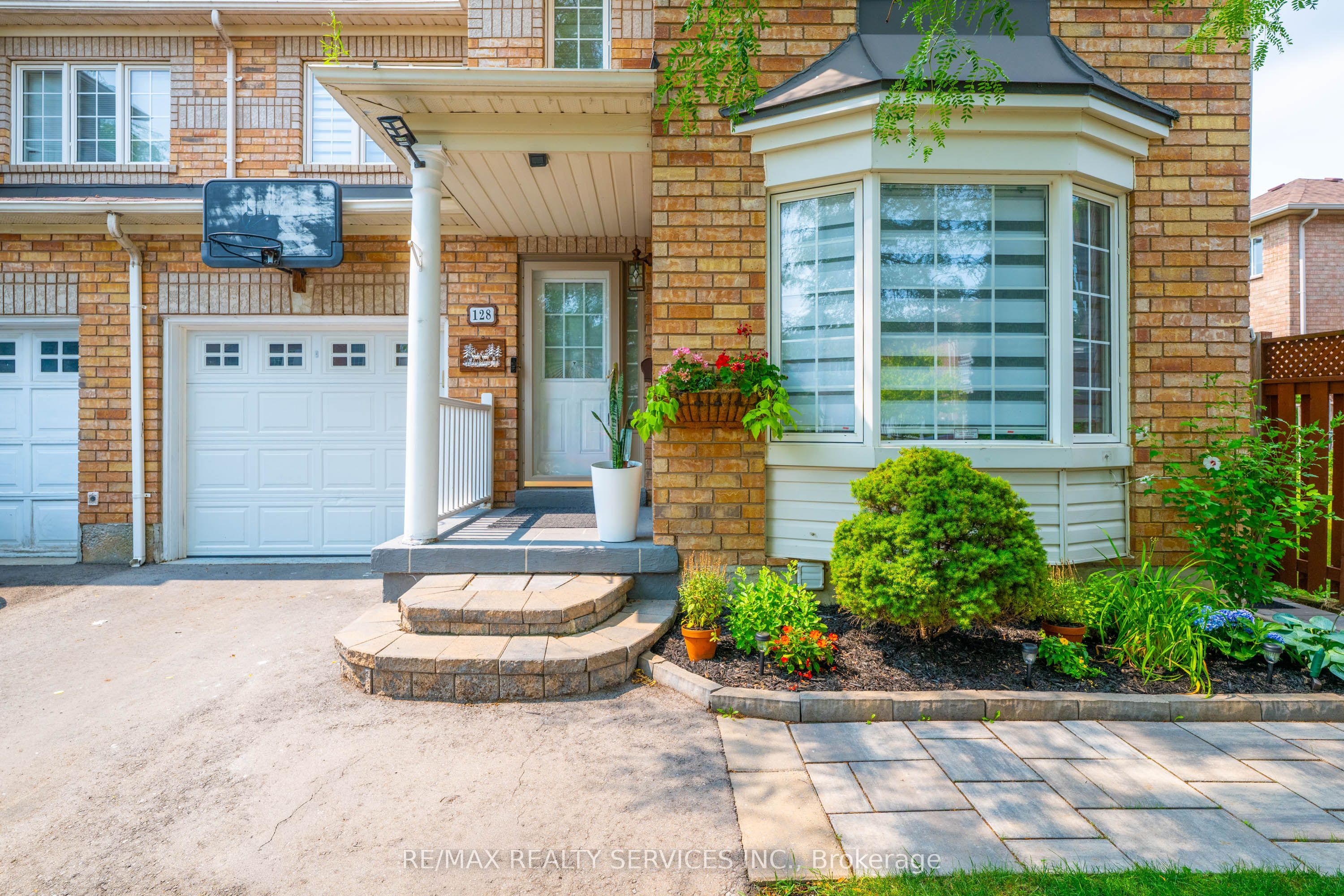 128 Seaside Circle, Brampton, ON L6R 2G9 photo 5
