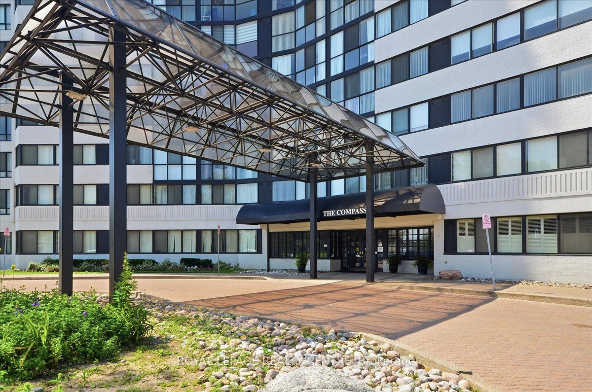 1360 Rathburn Road E 410, Mississauga, ON L4W 4H4 photo 4