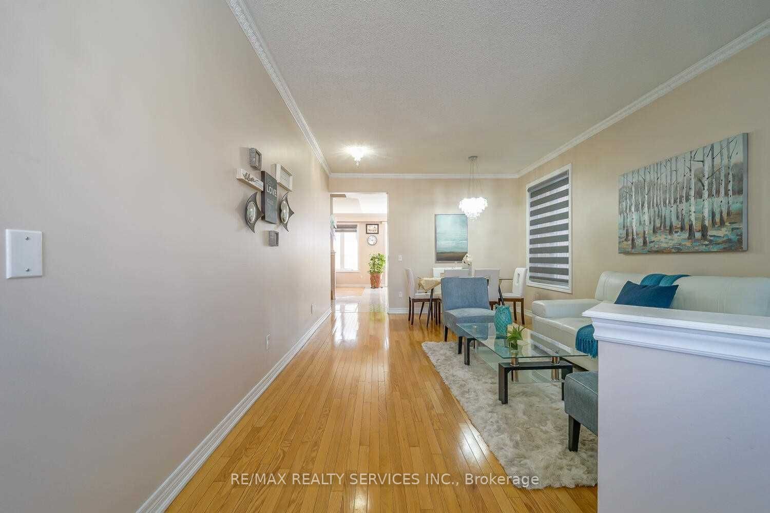 424 Sunny Meadow Boulevard, Brampton, ON L6R 0H5 photo 2