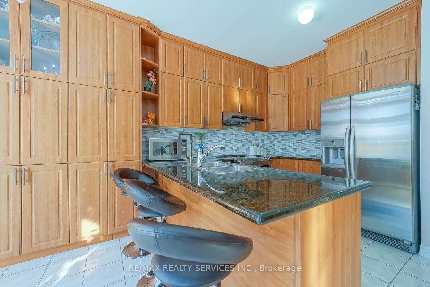424 Sunny Meadow Boulevard, Brampton, ON L6R 0H5 photo 4