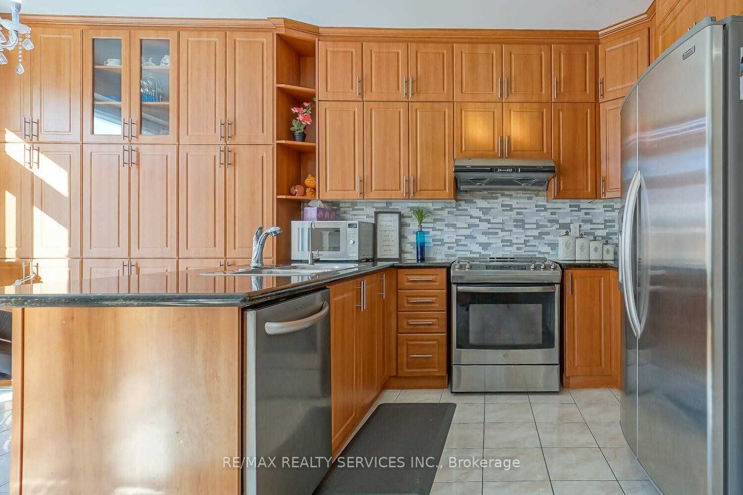 424 Sunny Meadow Boulevard, Brampton, ON L6R 0H5 photo 5