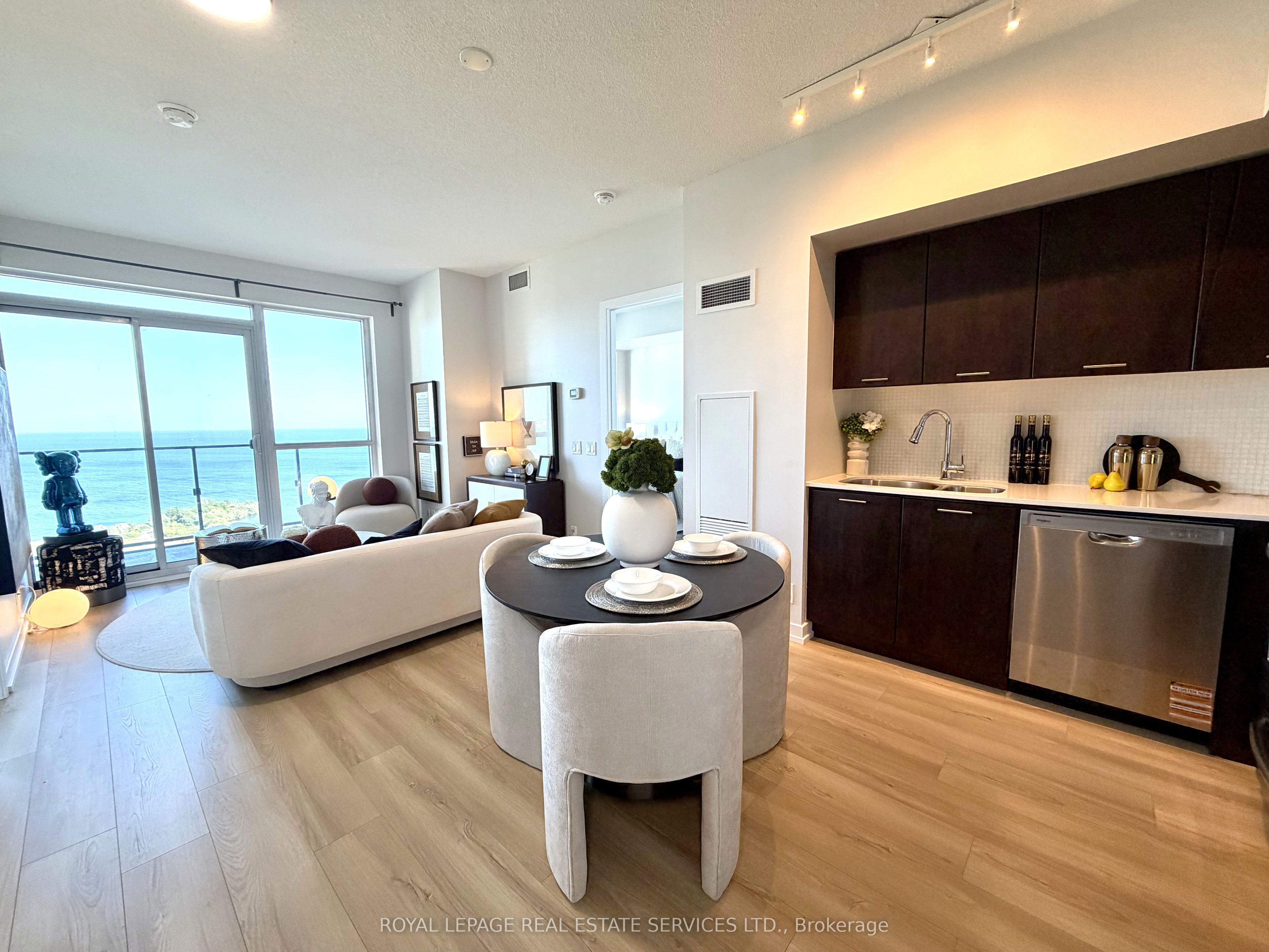 2200 Lake Shore Boulevard W 3310, Toronto, ON M8V 1A4 photo 3