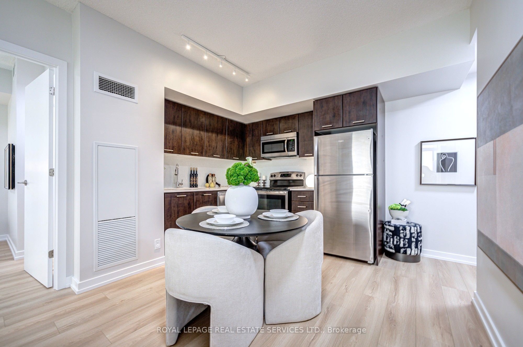 2200 Lake Shore Boulevard W 3310, Toronto, ON M8V 1A4 photo 4