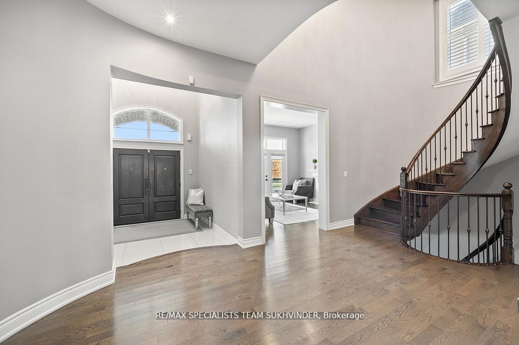 34 Burlwood Road, Brampton, ON L6P 4E8 photo 3