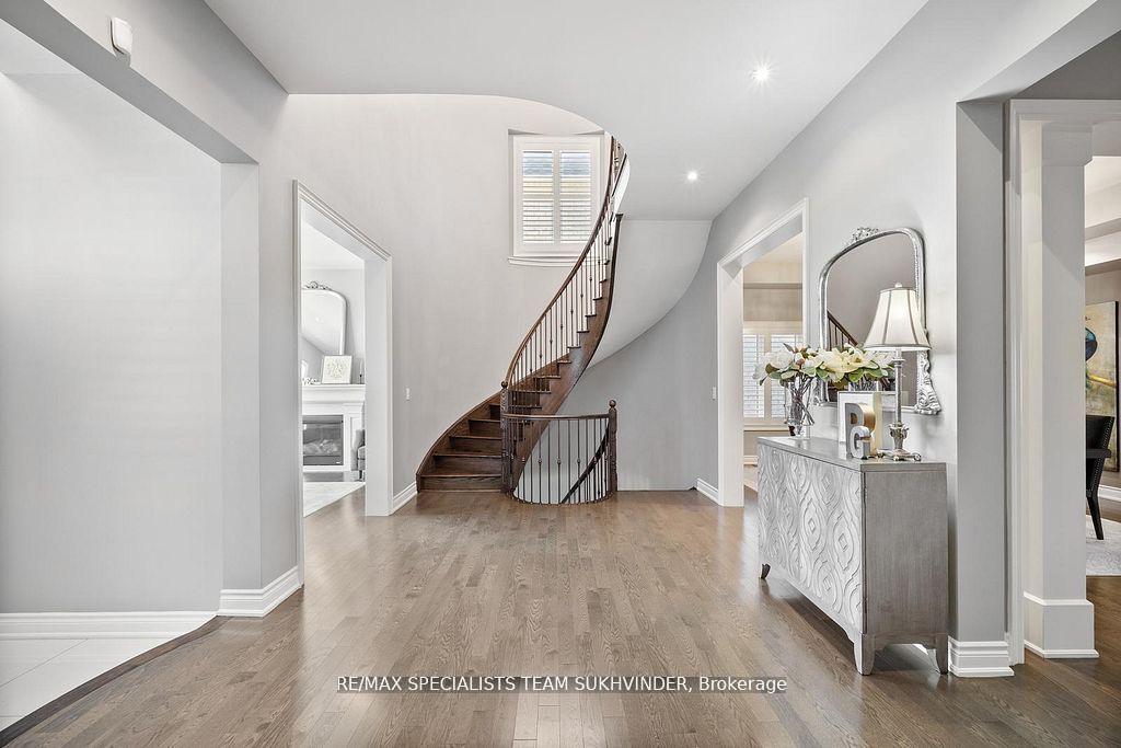 34 Burlwood Road, Brampton, ON L6P 4E8 photo 4