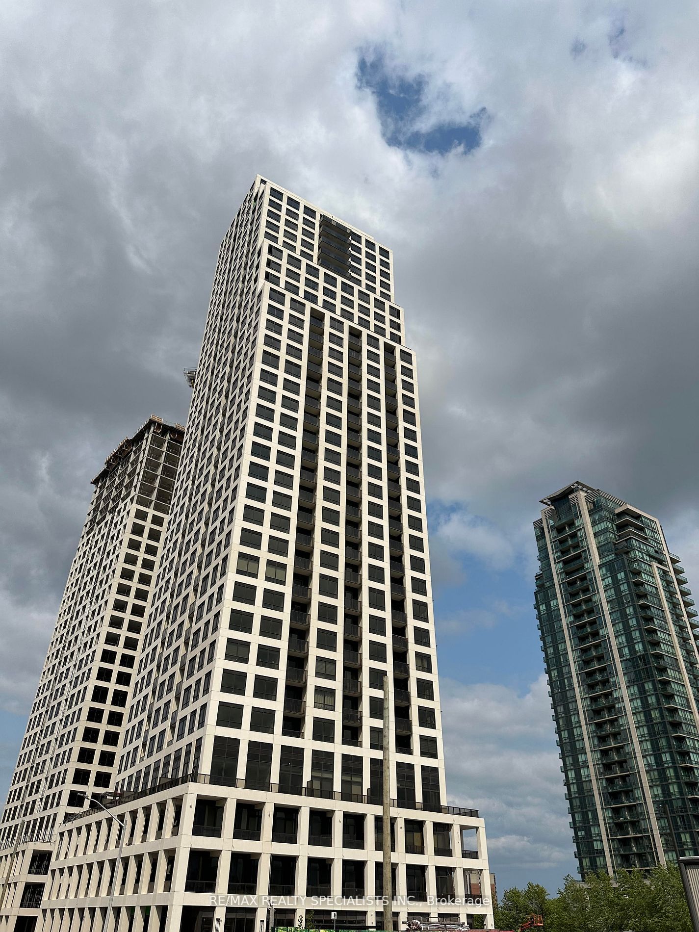 36 ELM Drive W 3605, Mississauga, ON L5B 0N3