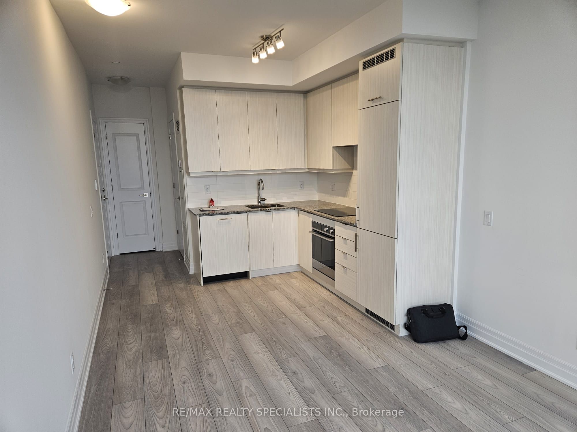 36 ELM Drive W 3605, Mississauga, ON L5B 0N3 photo 5