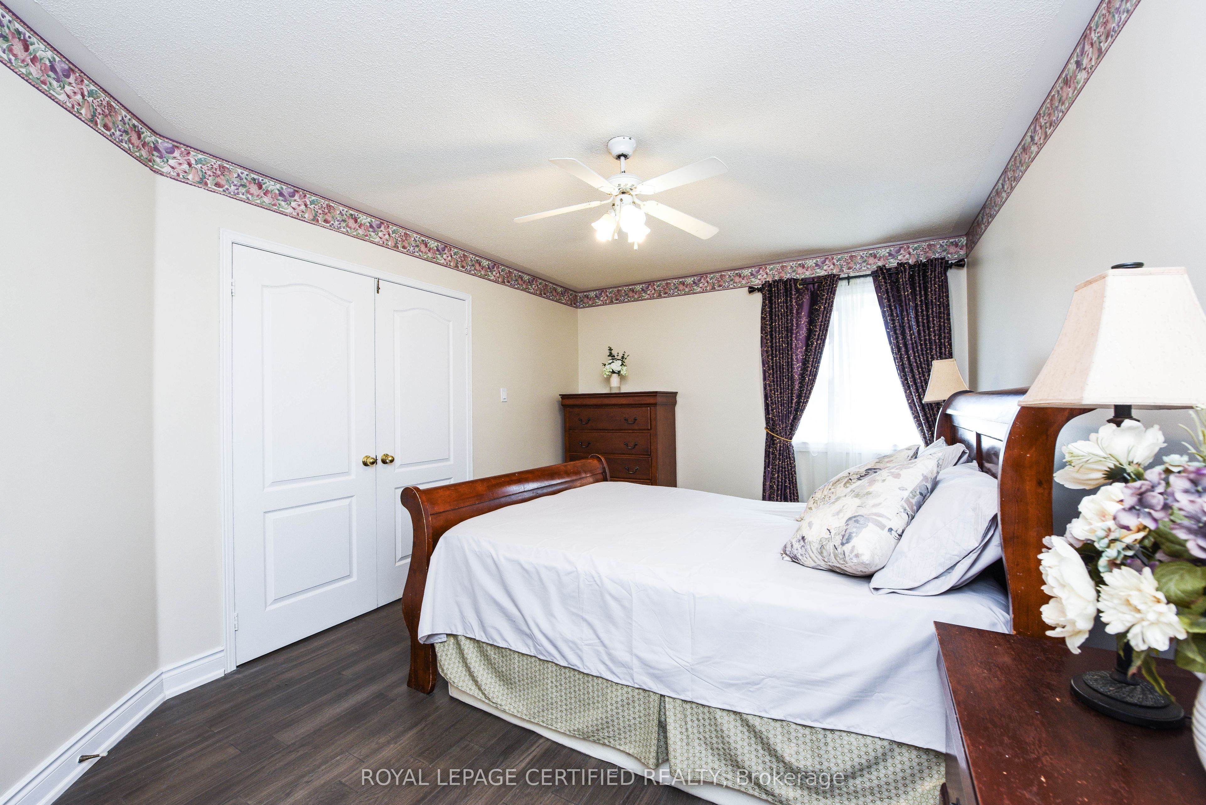 6037 Clover Ridge Crescent, Mississauga, ON L5N 7B4 photo 3