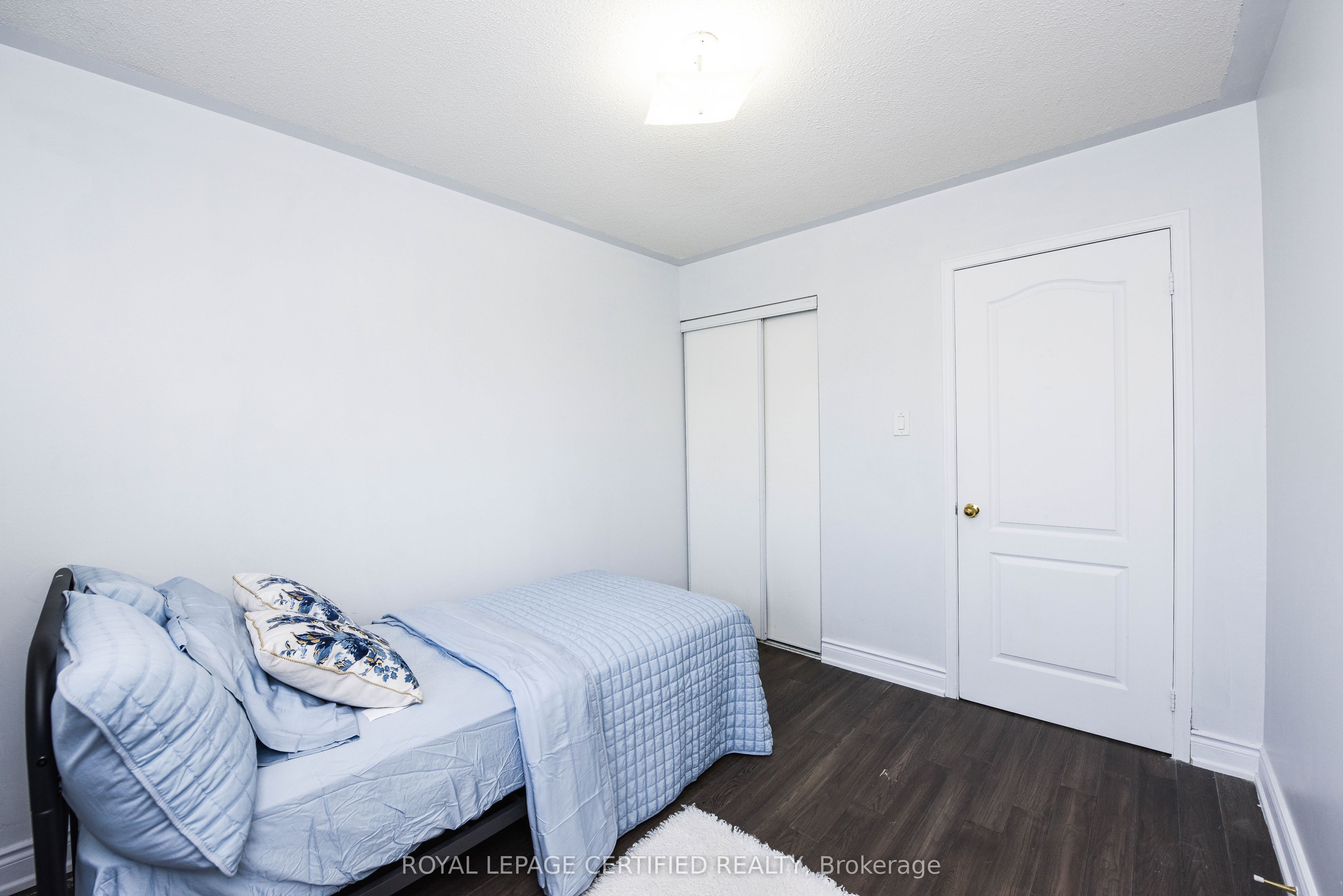 6037 Clover Ridge Crescent, Mississauga, ON L5N 7B4 photo 5