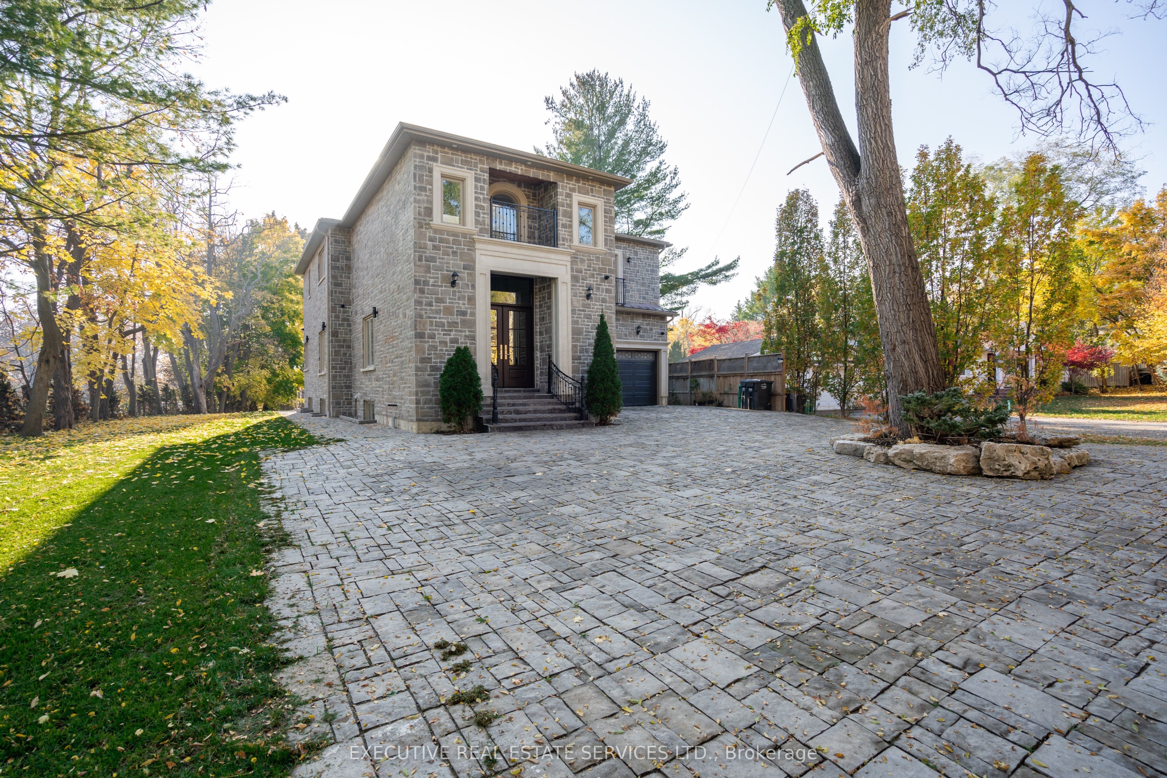 1138 Garden Road, Mississauga, ON L5H 3J6 photo 3