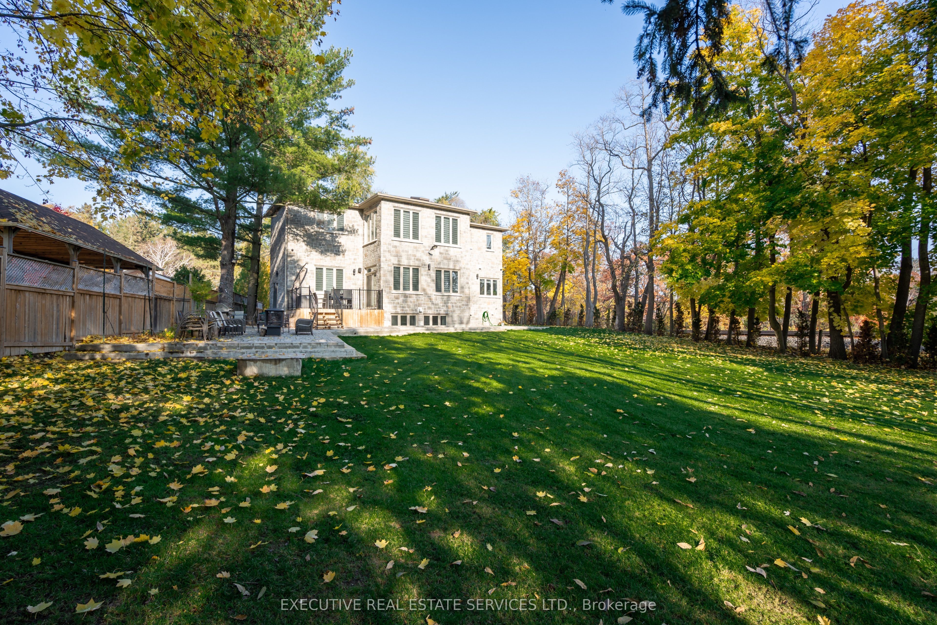 1138 Garden Road, Mississauga, ON L5H 3J6 photo 4
