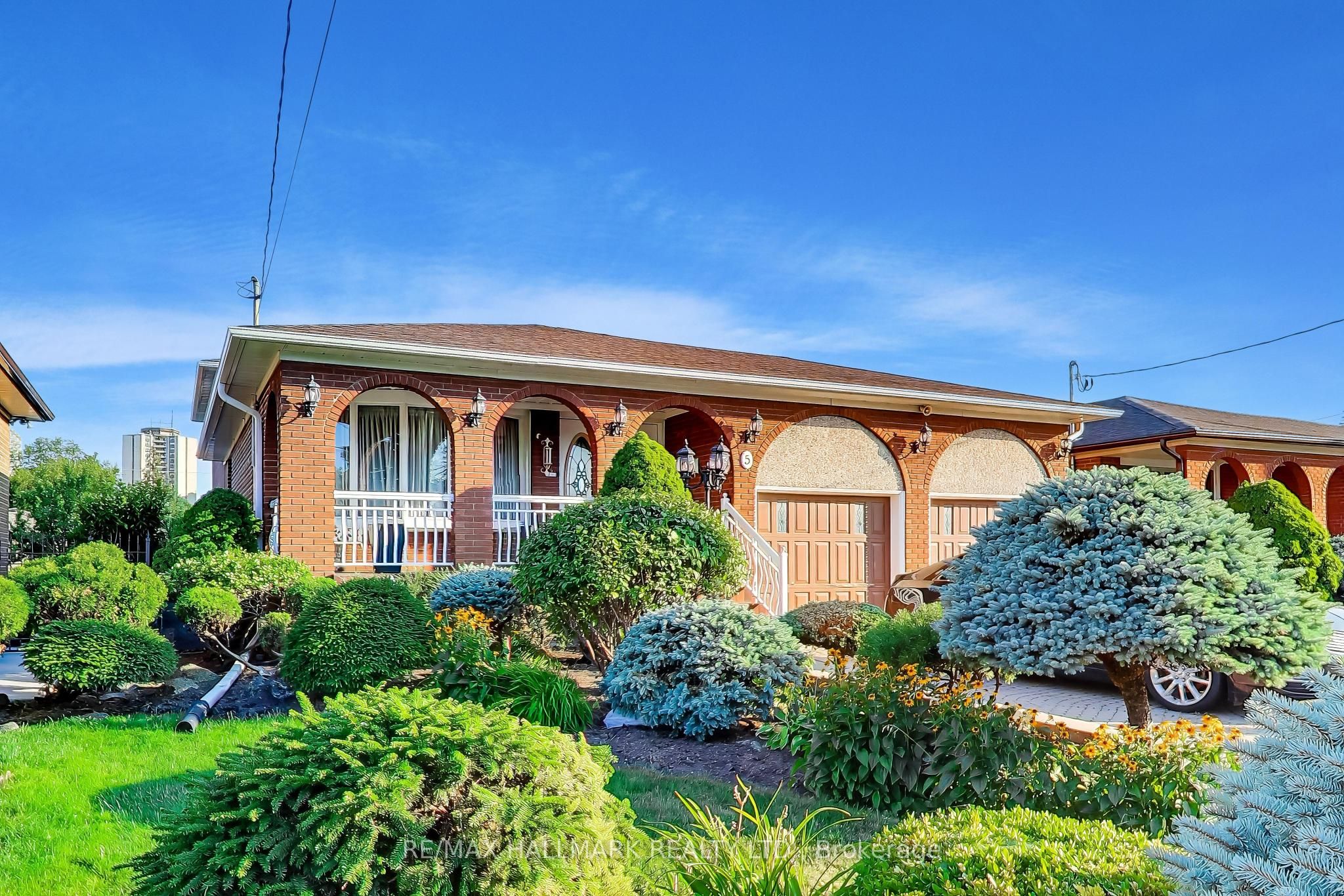 5 Byworth Boulevard, Toronto, ON M9R 1W7 photo 2