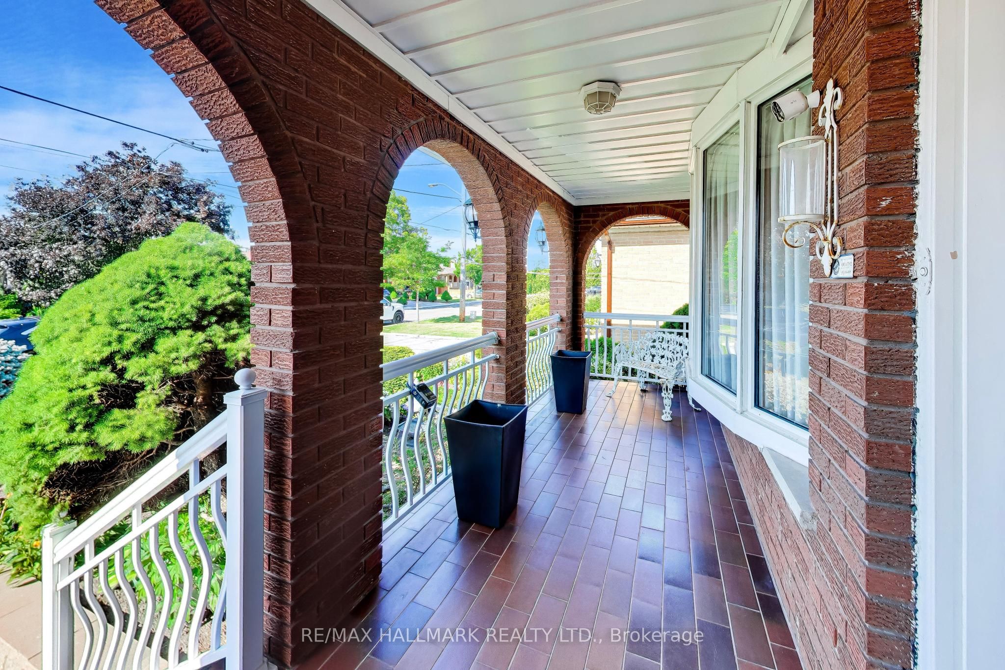 5 Byworth Boulevard, Toronto, ON M9R 1W7 photo 3