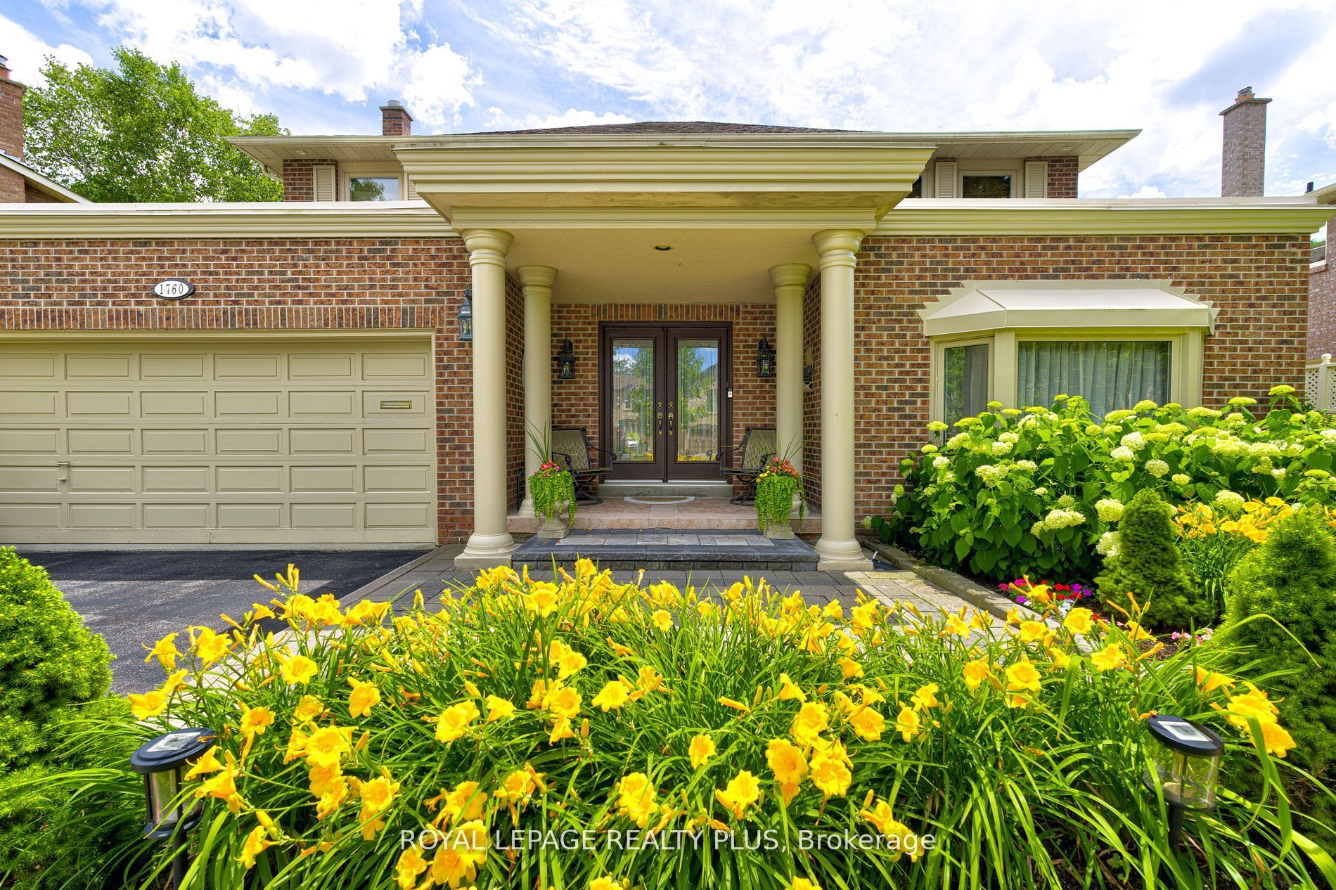 1760 Featherston Court, Mississauga, ON L5L 3E3 photo 2