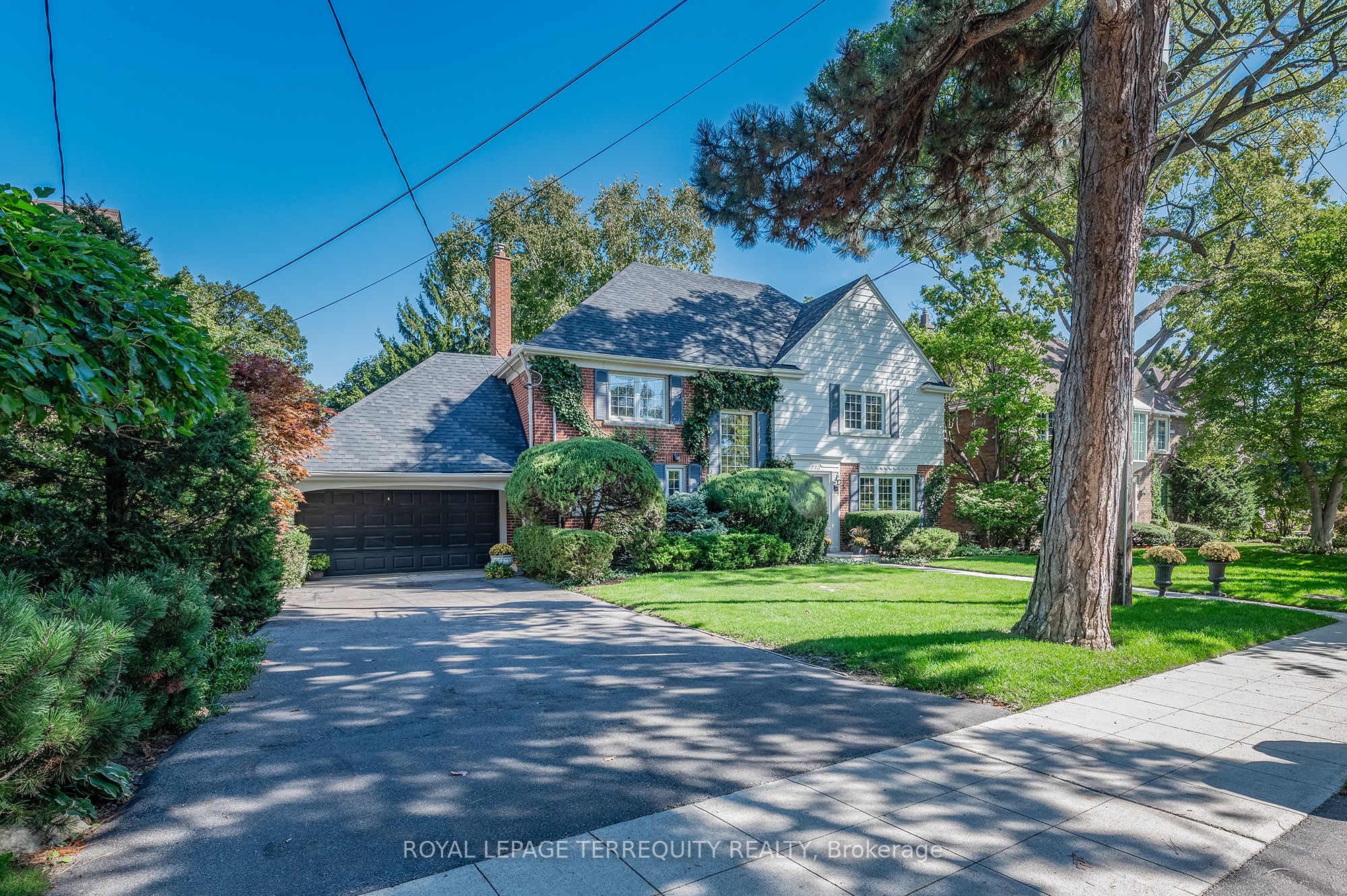 223 Riverside Drive, Toronto, ON M6S 4A8 photo 2