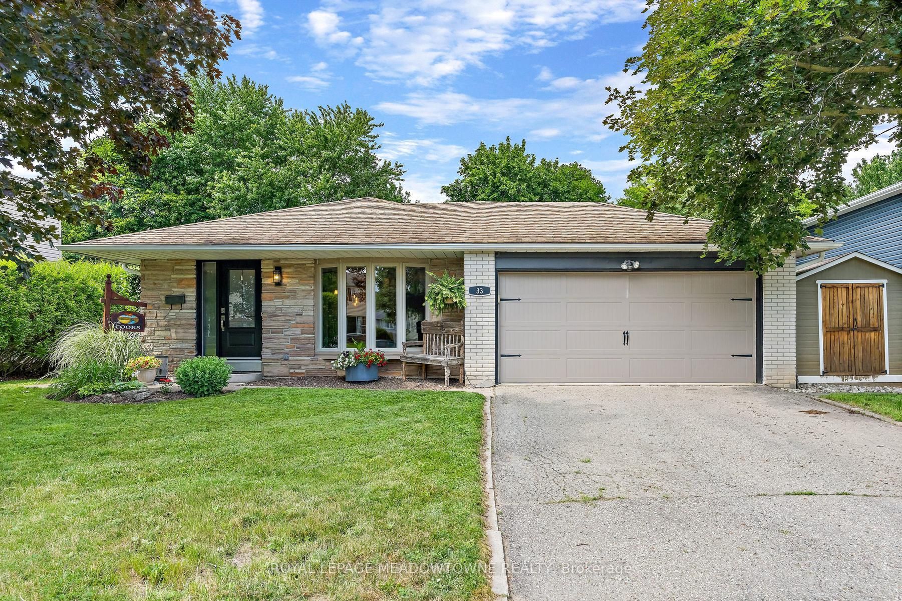 33 Fagan Drive, Halton Hills, ON L7G 4P4