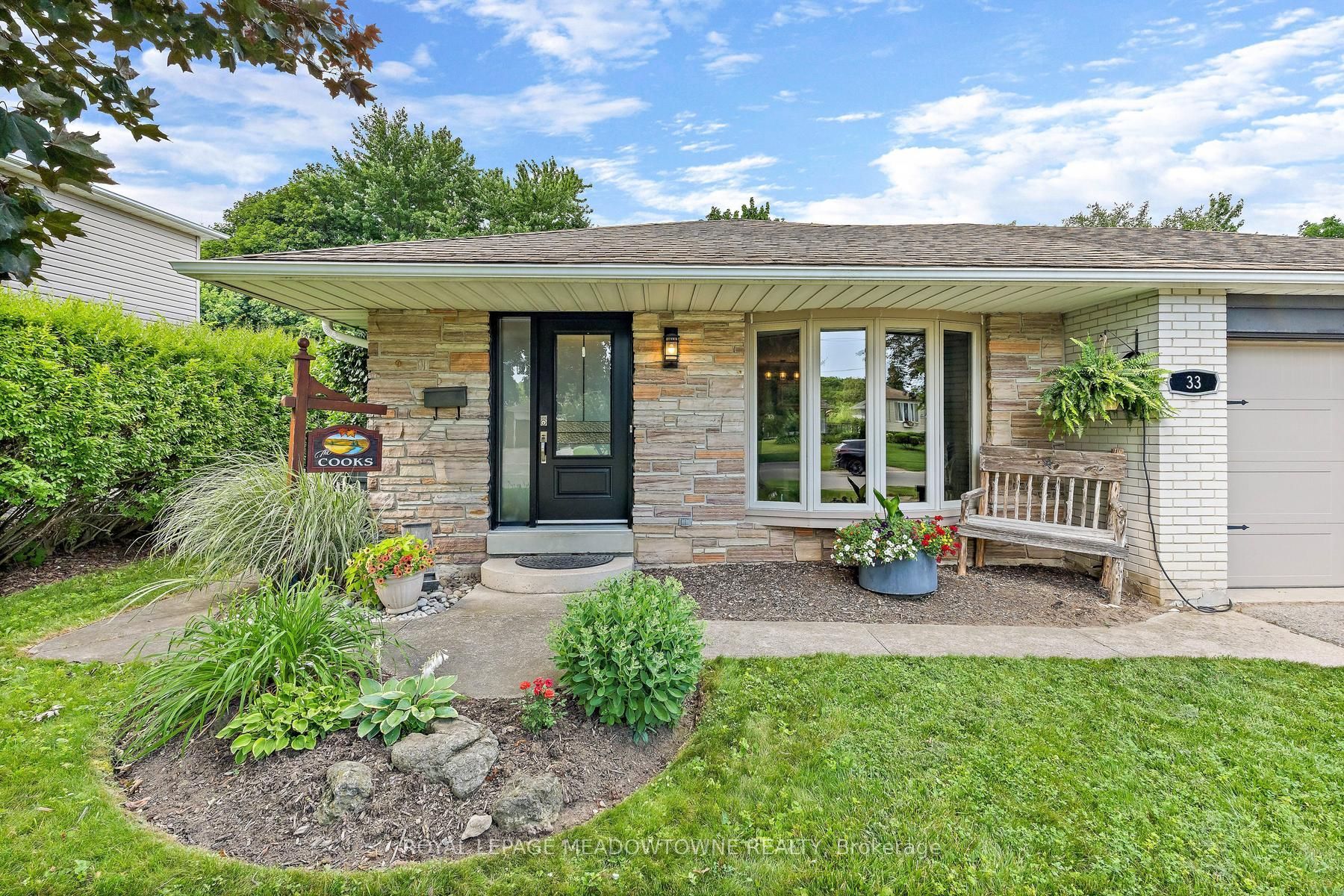 33 Fagan Drive, Halton Hills, ON L7G 4P4 photo 3