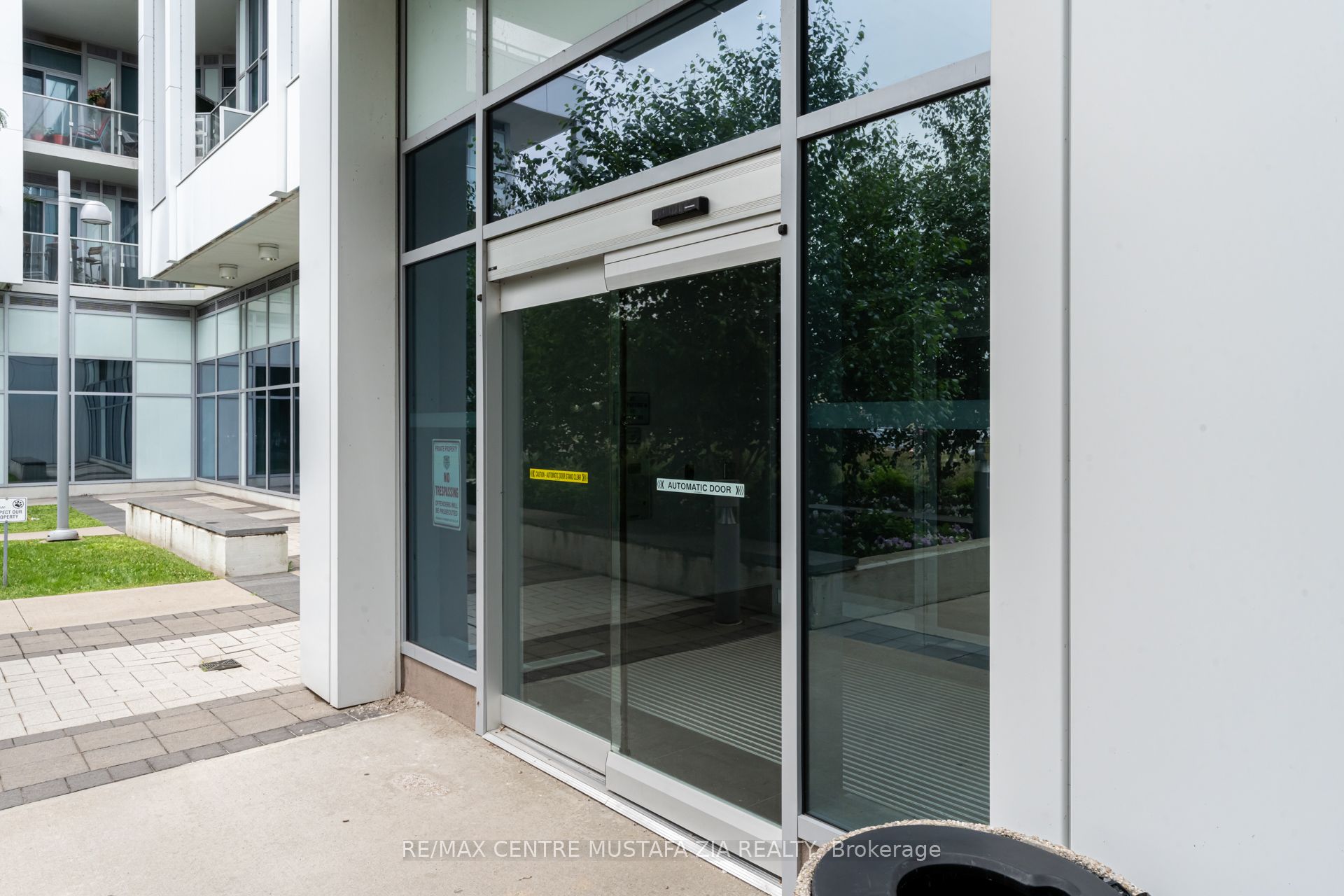 65 Speers Road 1201, Oakville, ON L6K 0J1 photo 4