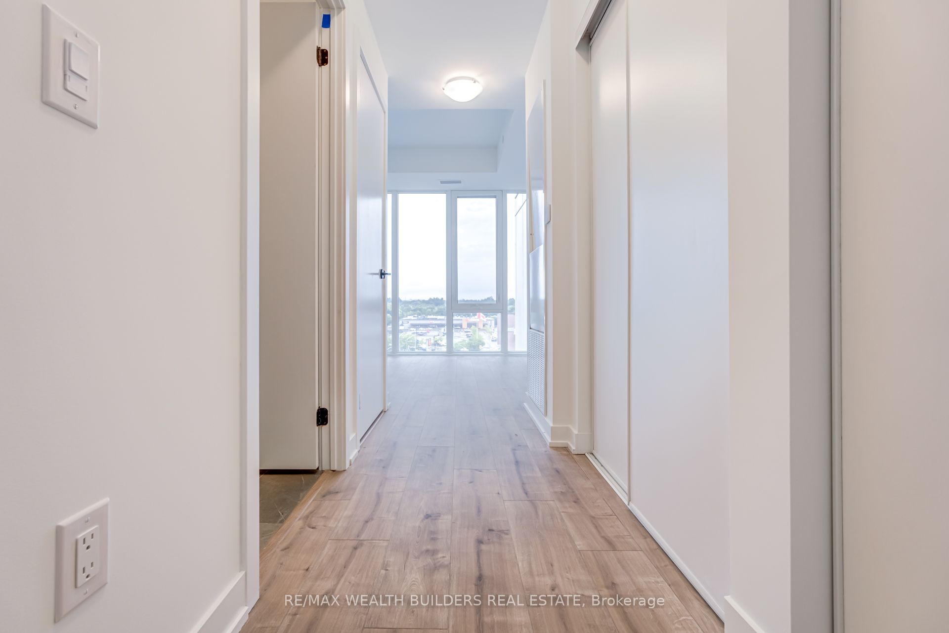 220 Missinnihe Way 714, Mississauga, ON L5H 0A9 photo 2